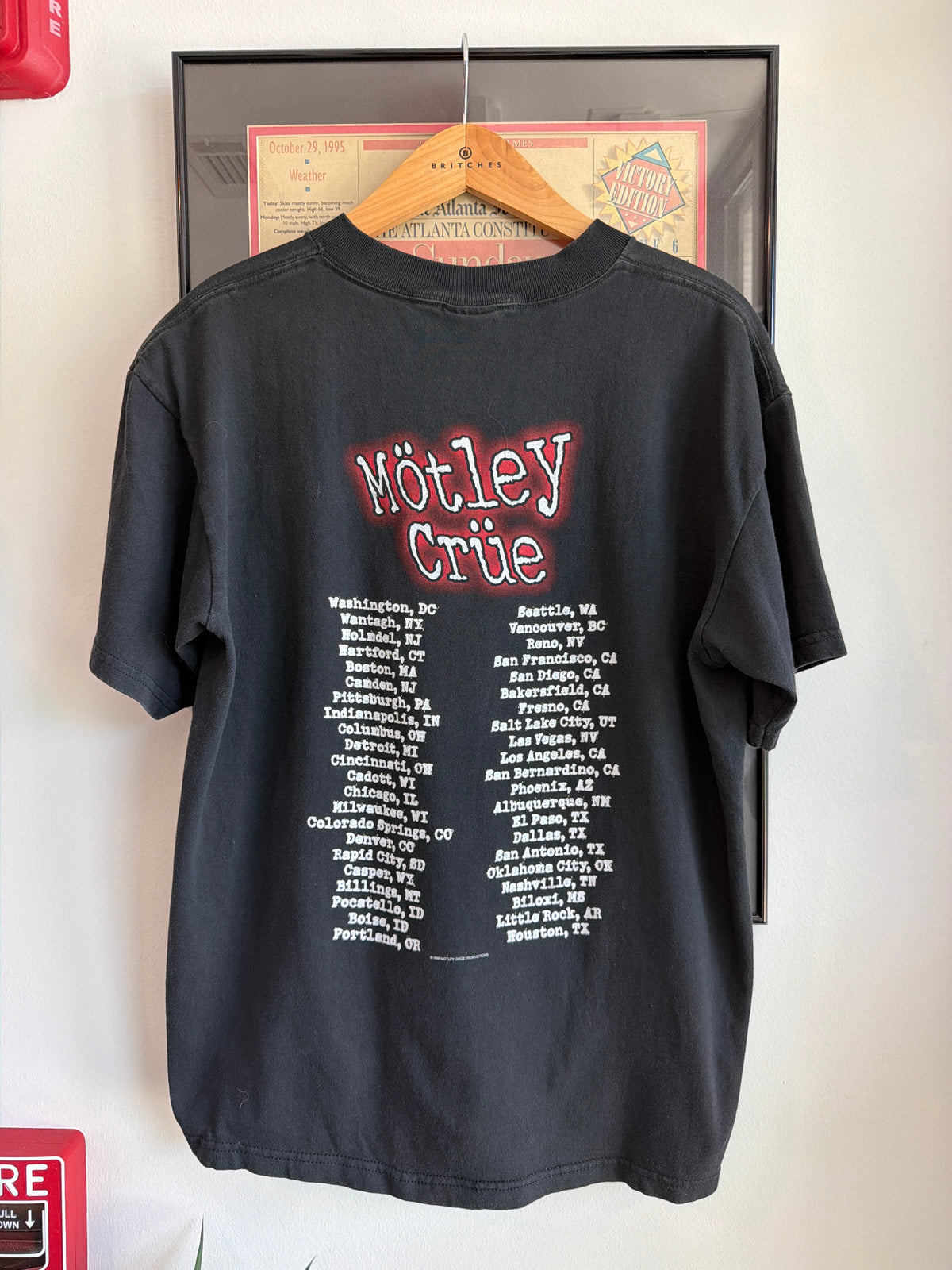VINTAGE 1999 MOTLEY CRUE BAND SHIRT