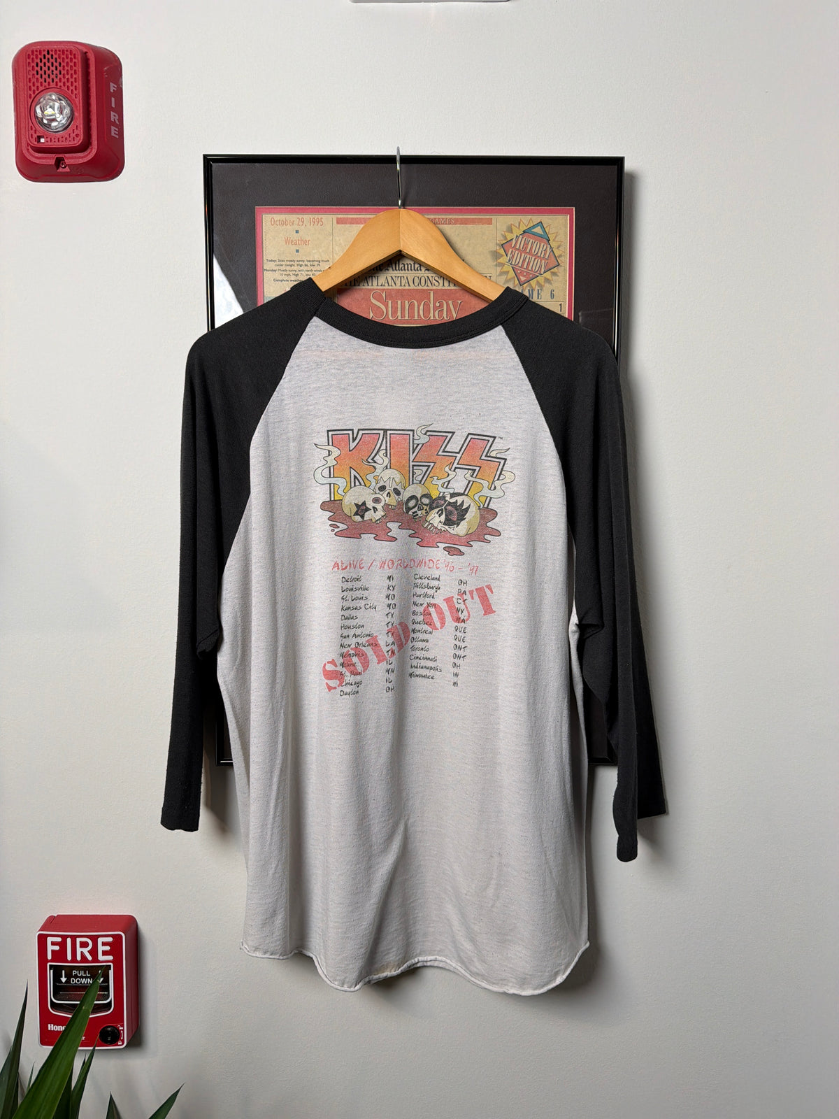 VINTAGE 1997 KISS ALIVE WORLDWIDE TOUR RAGLAN BAND SHIRT