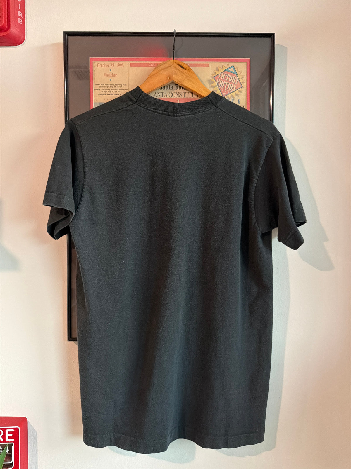 VINTAGE 1993 WILLIAM WEGMAN DOG KISSING SHIRT