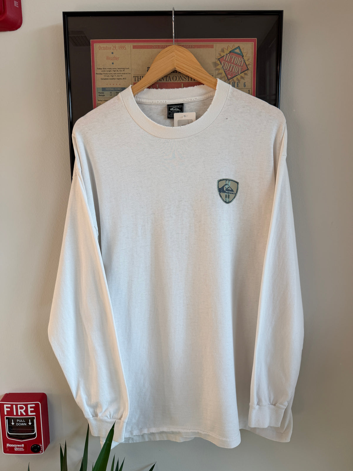 VINTAGE FADED DISTRESSED 1990S QUIKSILVER LONG SLEEVE SHIRT