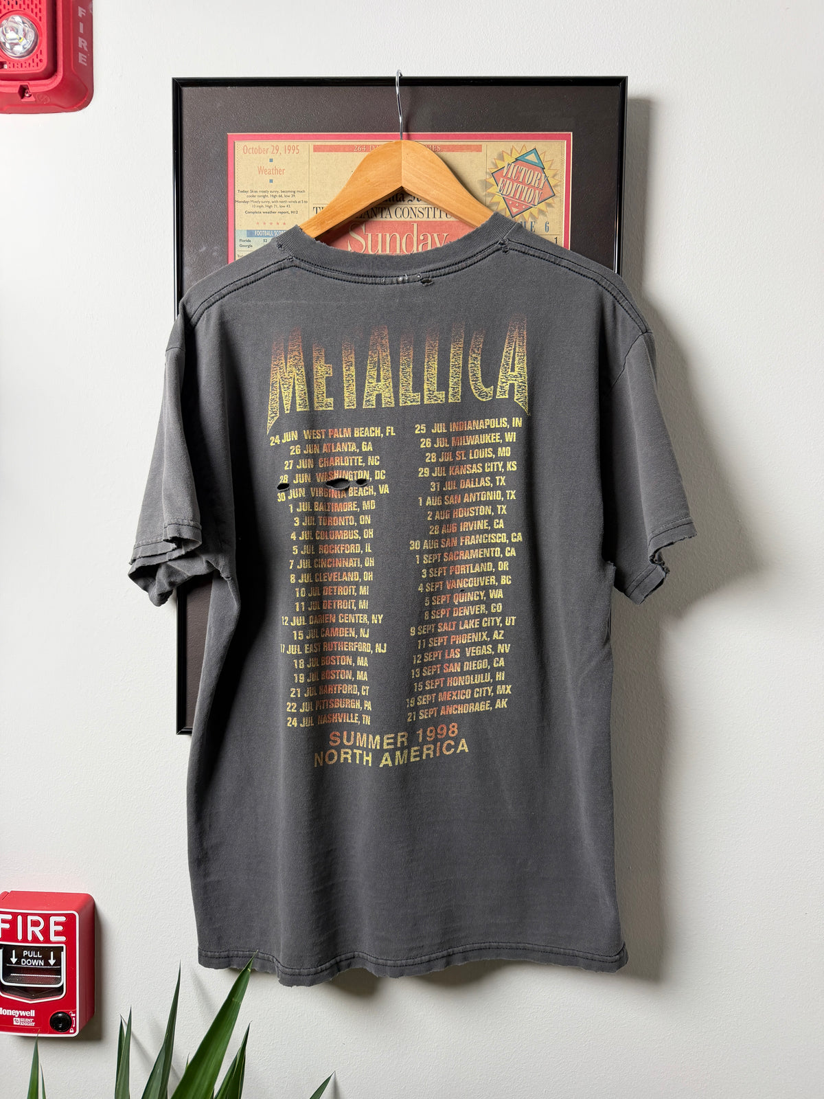 VINTAGE FADED DISTRESSED 1998 METALLICA SUMMER TOUR BAND SHIRT
