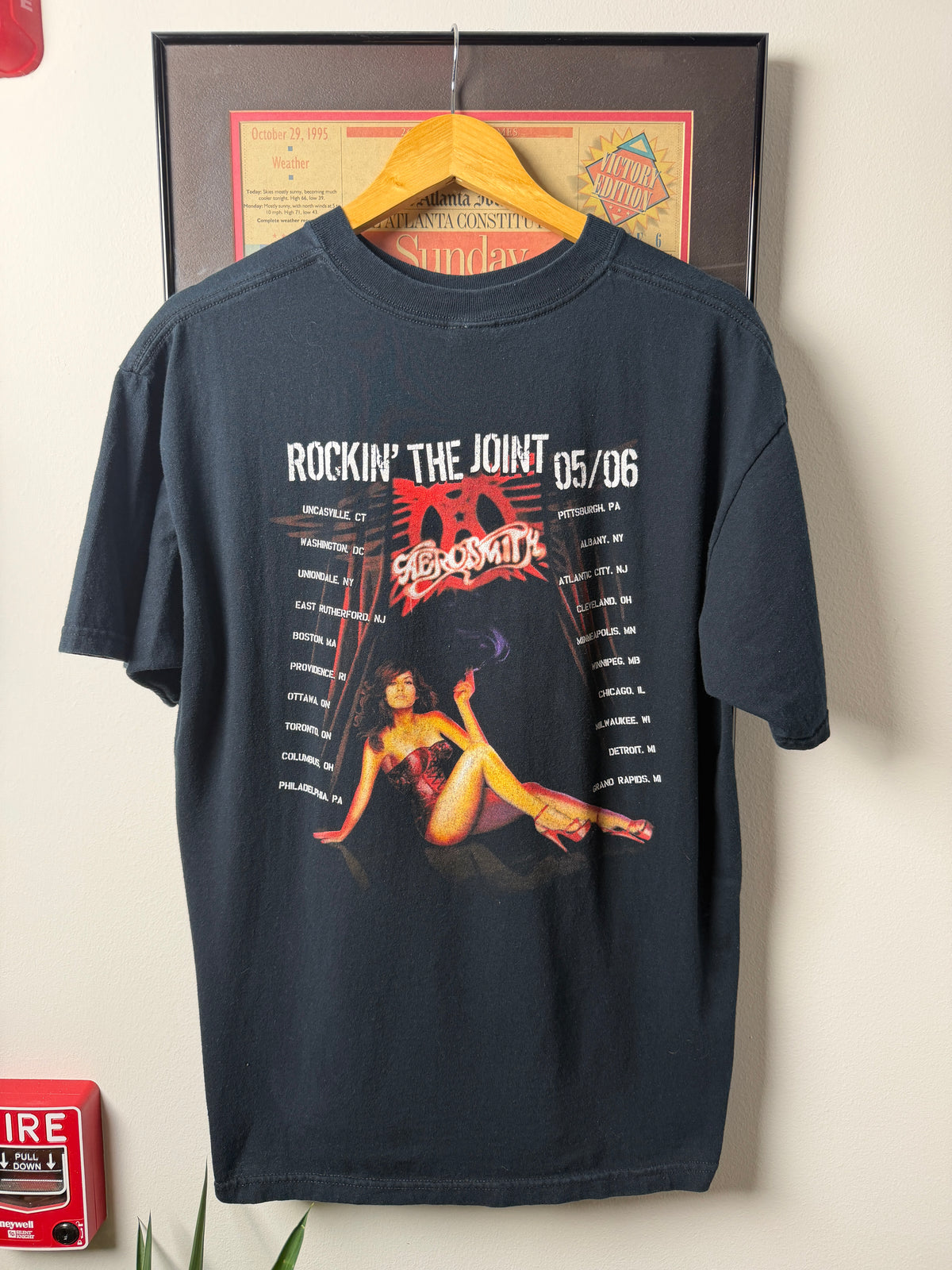 VINTAGE 2005 AEROSMITH ROCKIN THE JOINT TOUR SHIRT