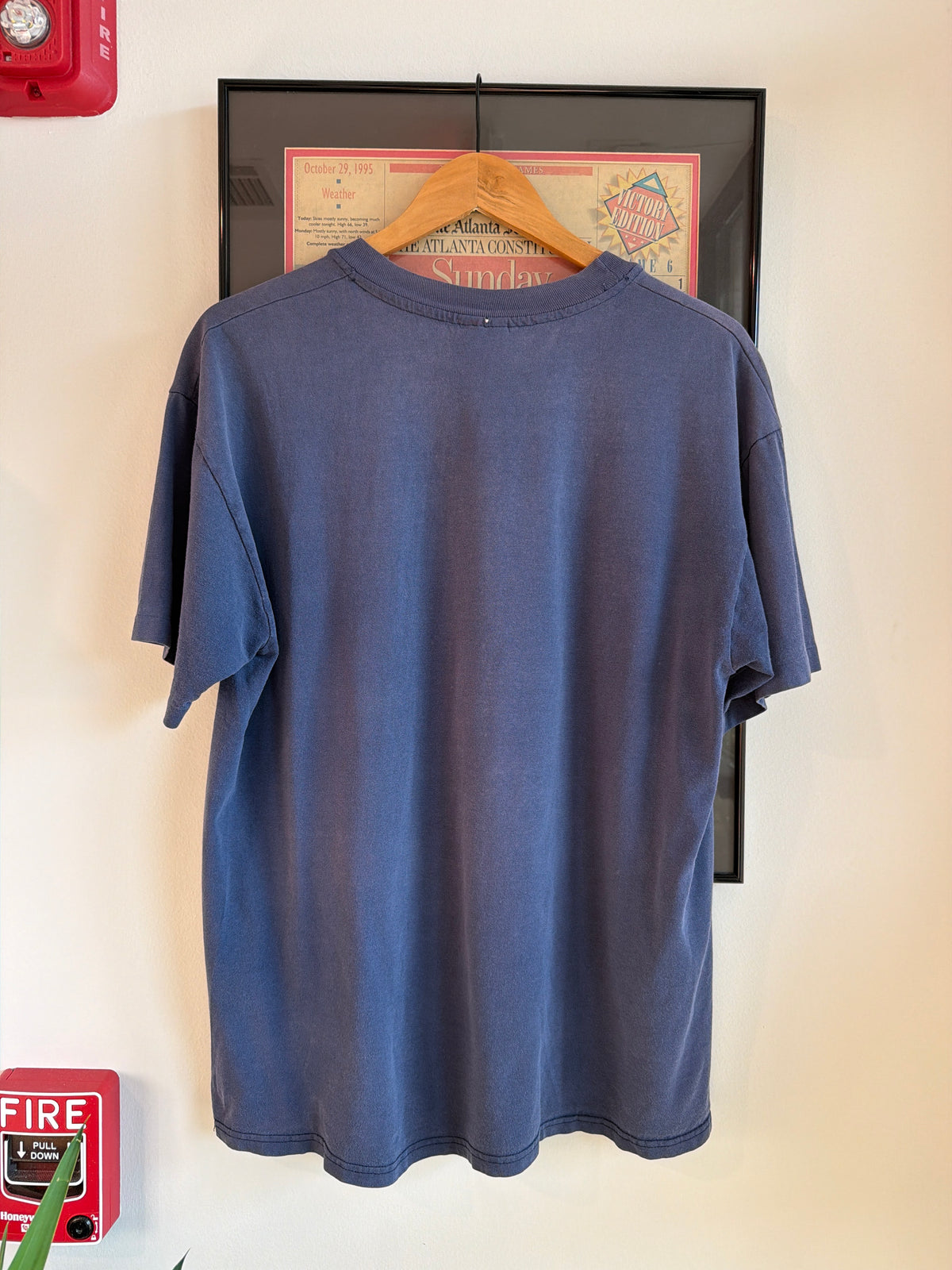 VINTAGE FADED 1995 ATLANTA BRAVES SPELLOUT SHIRT