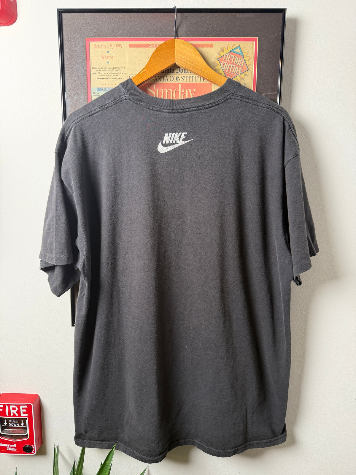 VINTAGE 1990S NIKE NIKETOWN CHICAGO SHIRT