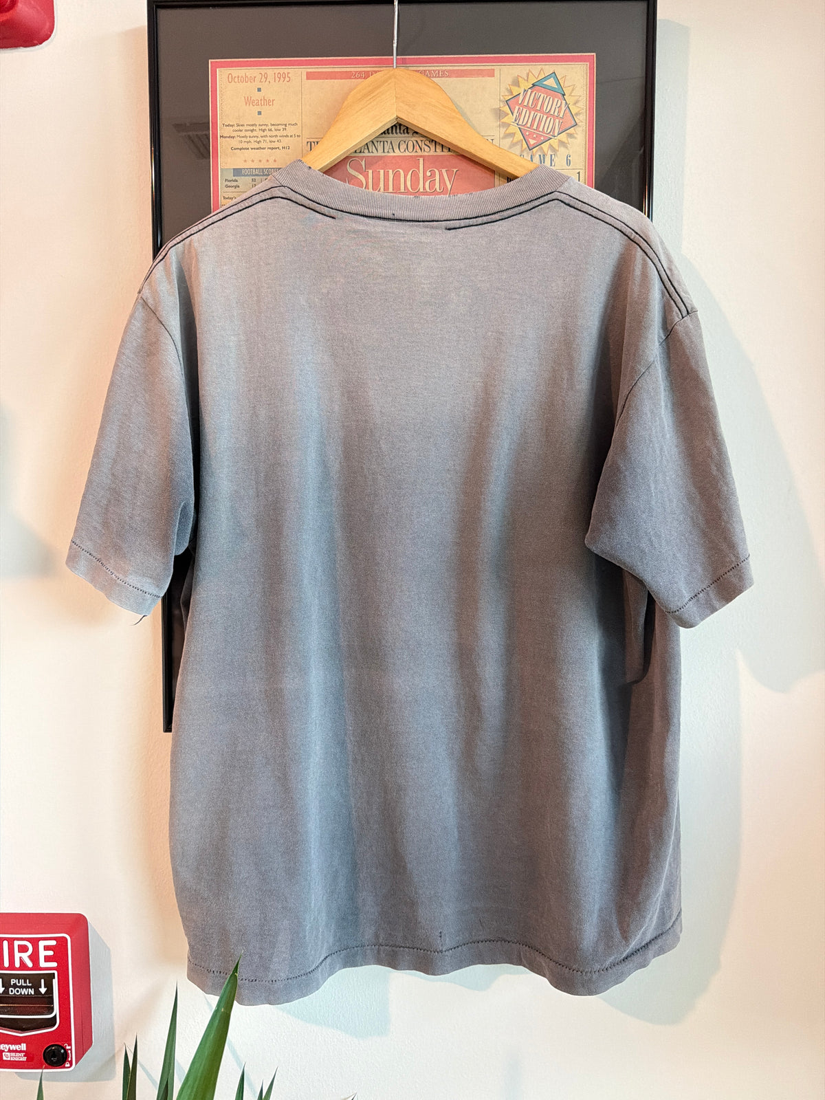 VINTAGE 1990S FADED BASKETBALL SHIRT