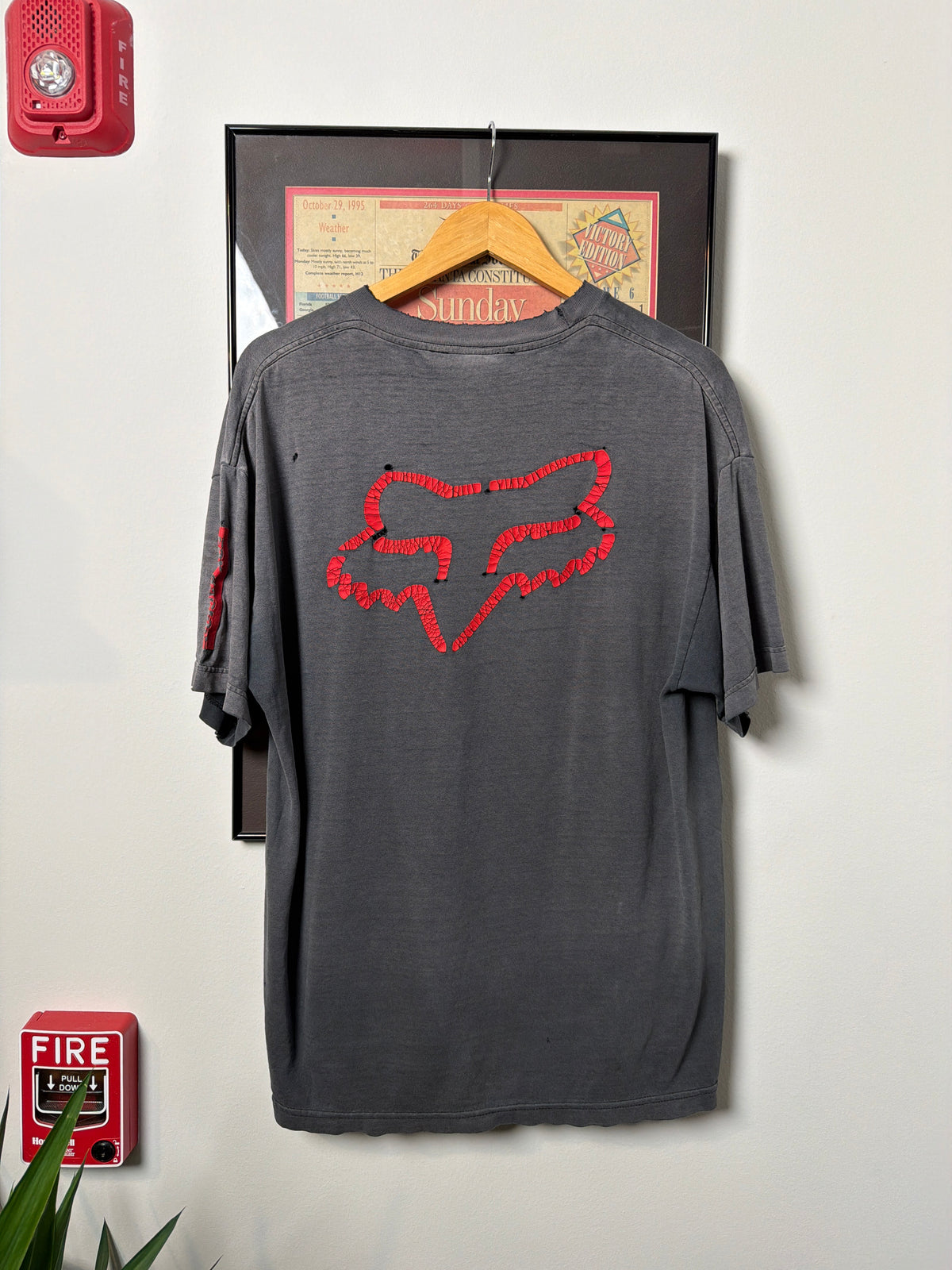 VINTAGE 1990S FADED DISTRESSED FOX RACING SHIRT