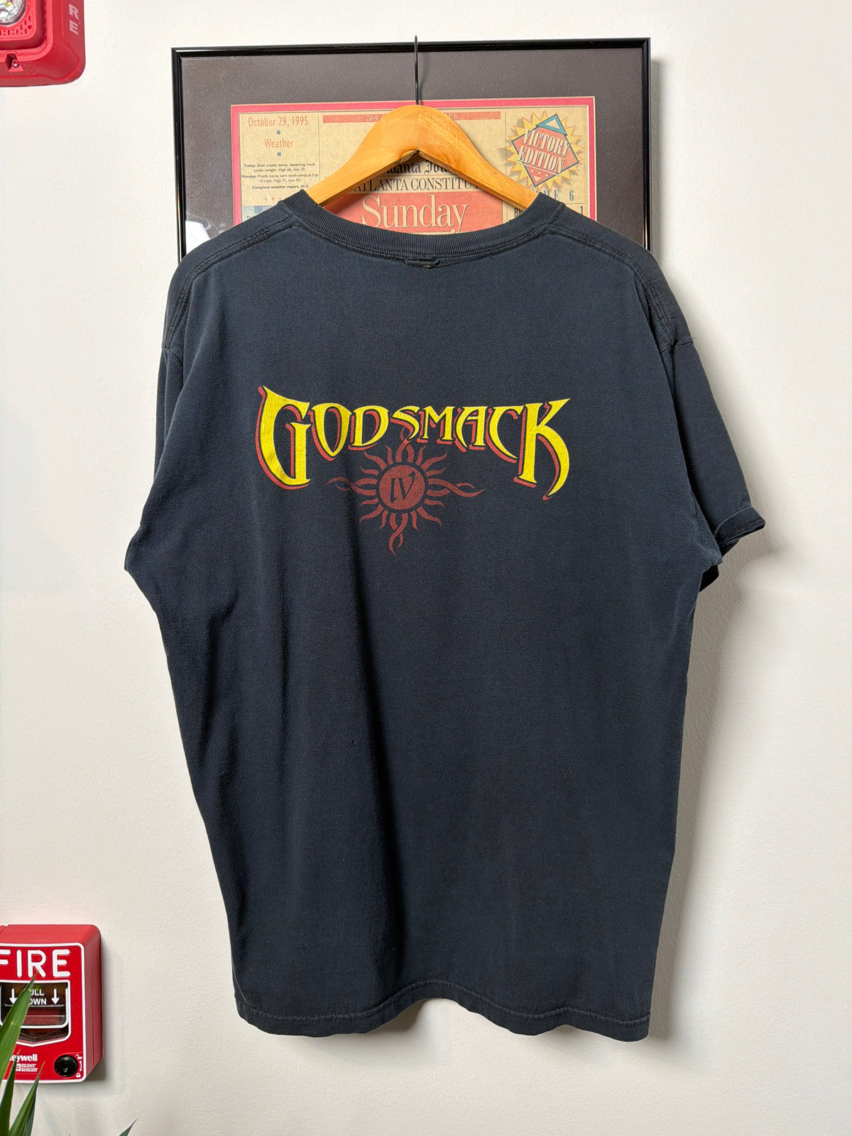 VINTAGE 1990S GODSMACK BAND SHIRT