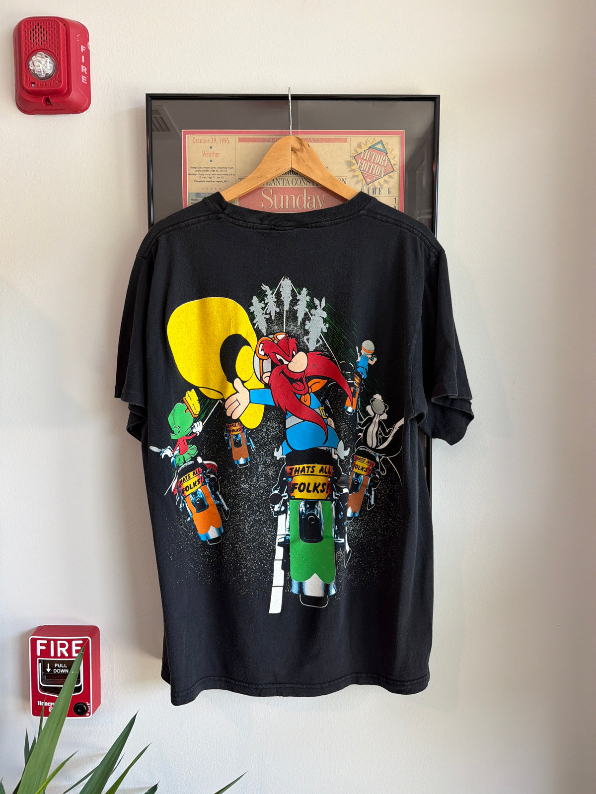 VINTAGE 1993 BIKER WARNER BROS CARTOON SHIRT