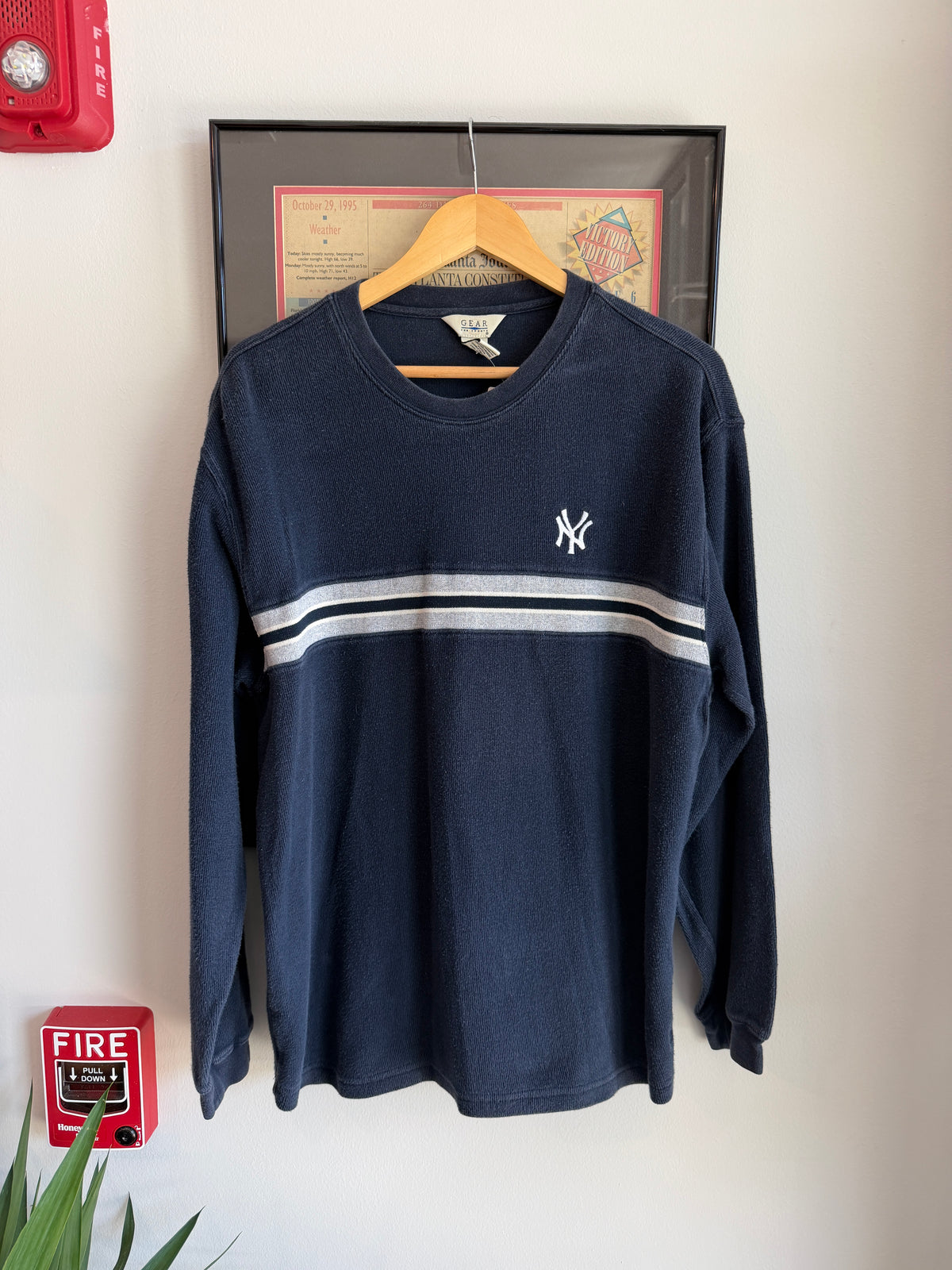 VINTAGE 1990S NEW YORK YANKEES STRIPED SWEATER