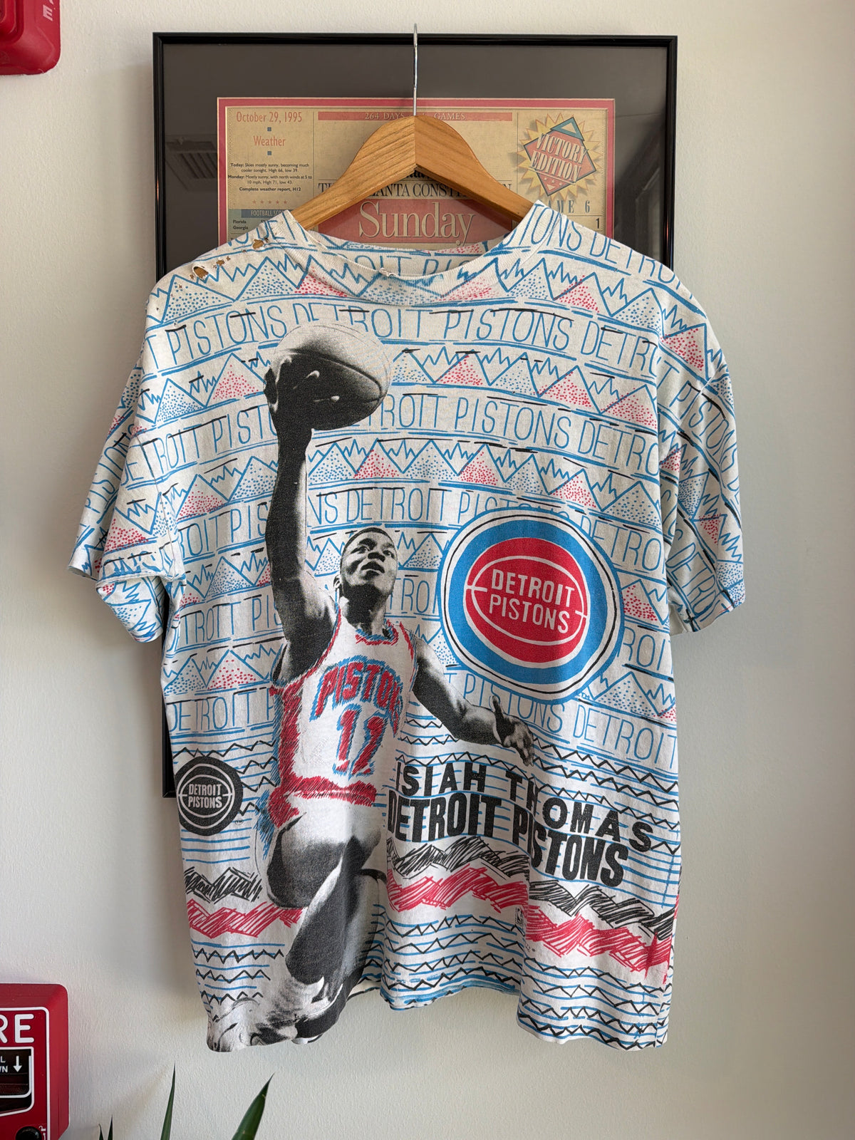 VINTAGE 1990S ISIAH THOMAS DETROIT PISTONS AOP SHIRT