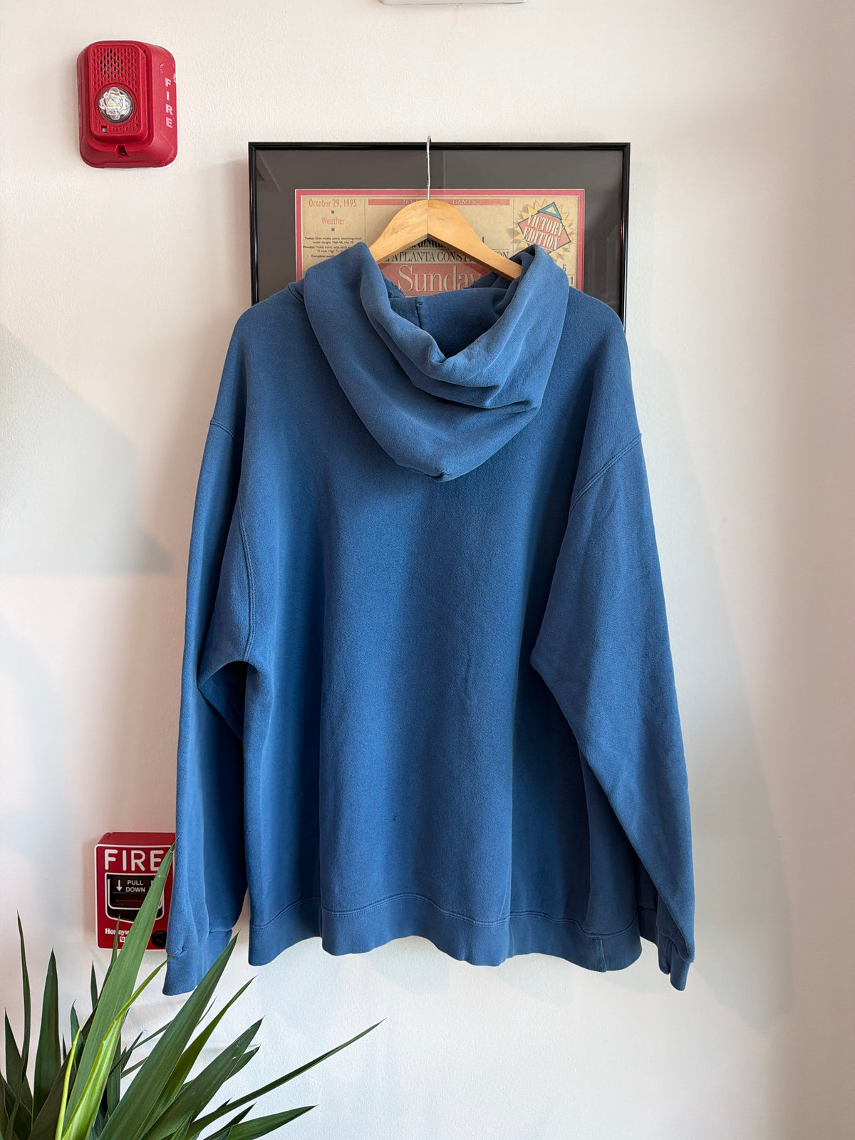VINTAGE DISTRESSED 1990S NIKE BLUE CENTER SWOOSH HOODIE