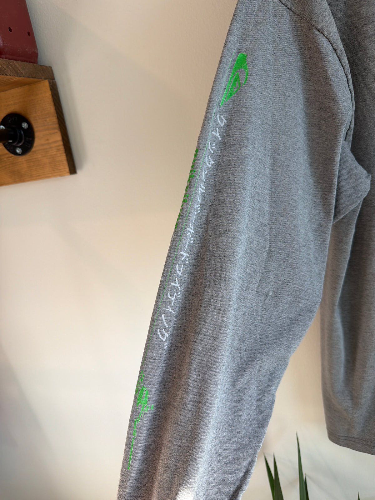 VINTAGES 1990S QUIKSILVER GROUND MANUEVERS LONGSLEEVE SHIRT