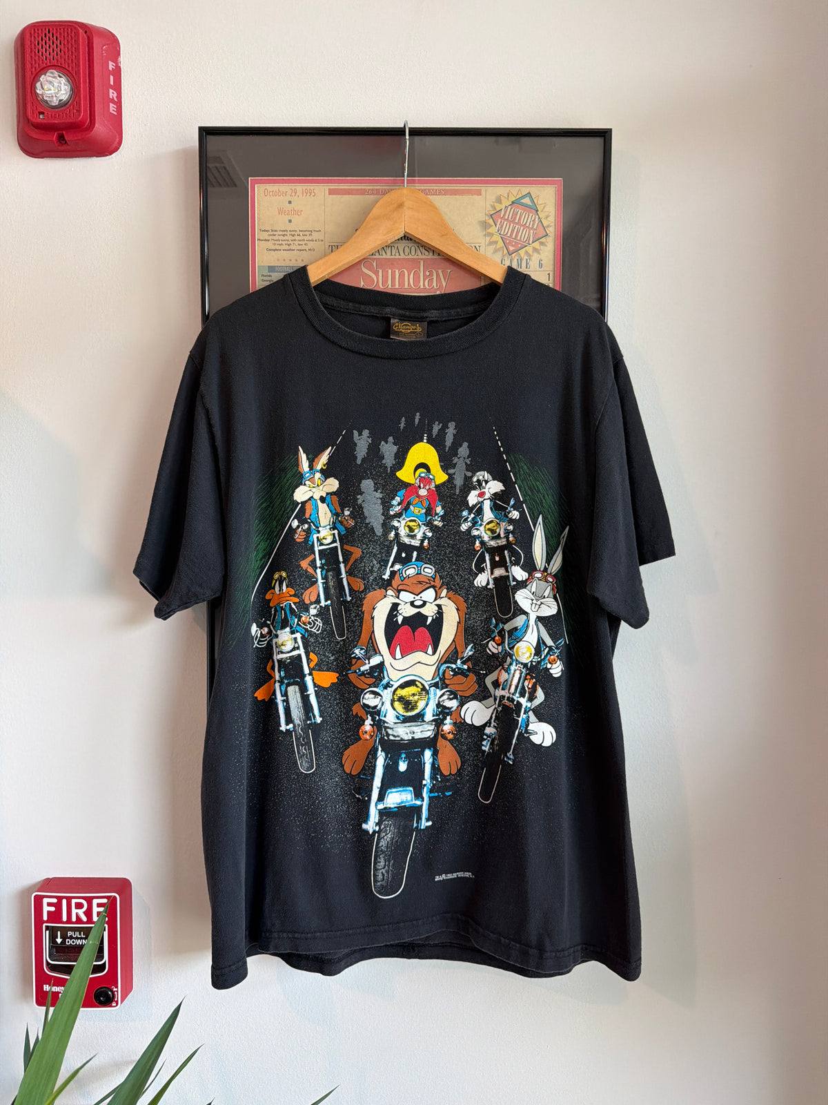 VINTAGE 1993 BIKER WARNER BROS CARTOON SHIRT