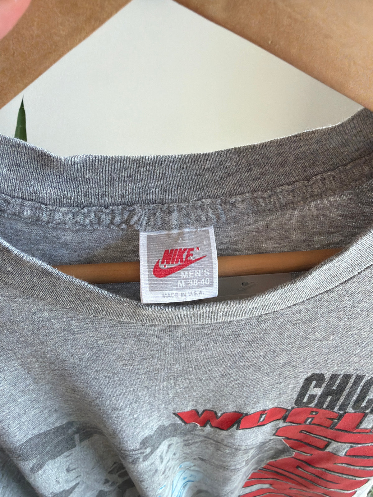 VINTAGE 1990S NIKE CHICAGO BULLS MICHAEL JORDAN WORLD CHAMPIONS SHIRT