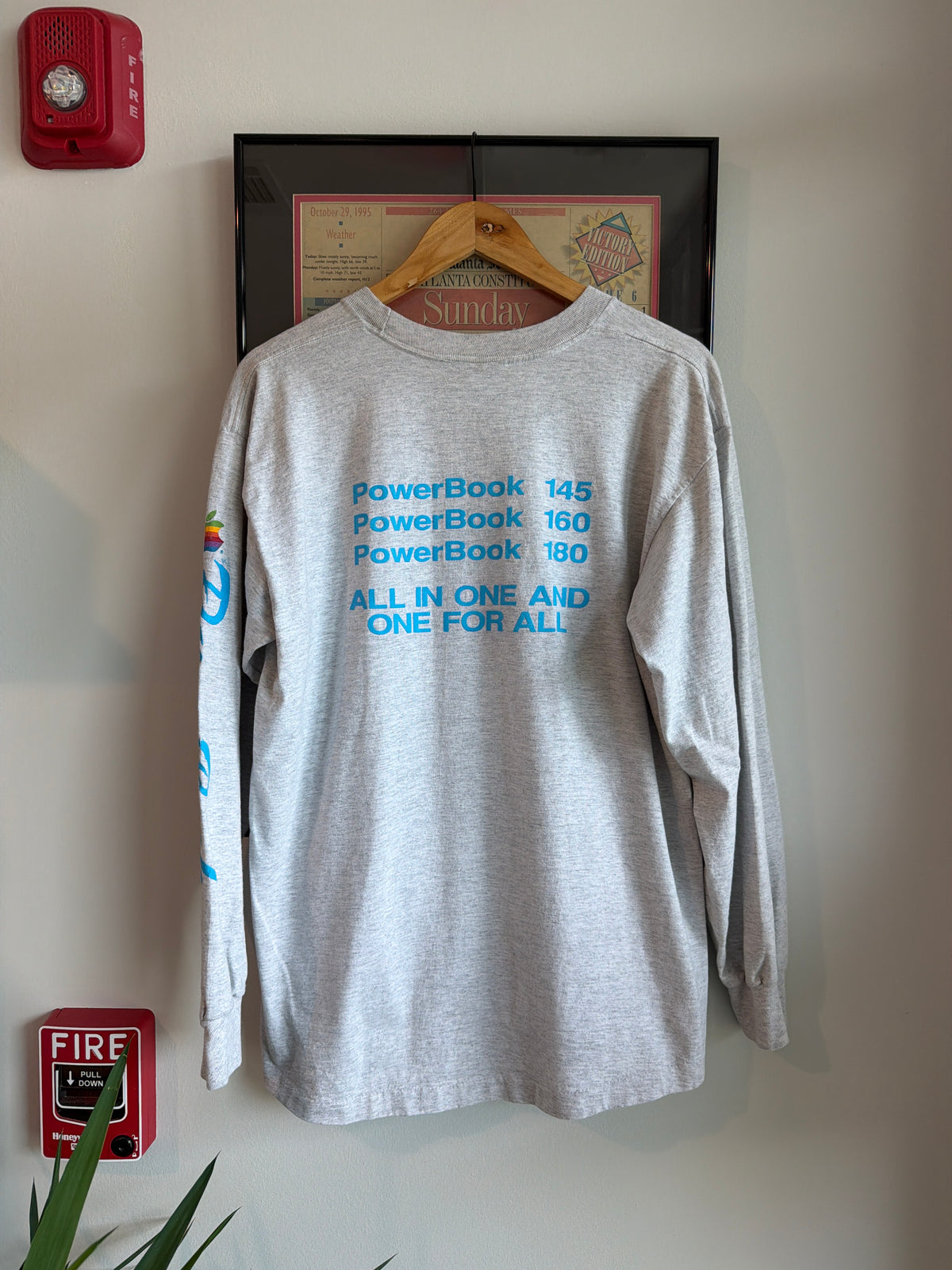 VINTAGE 1990S APPLE DARTANIAN LONG SLEEVE HIT SHIRT