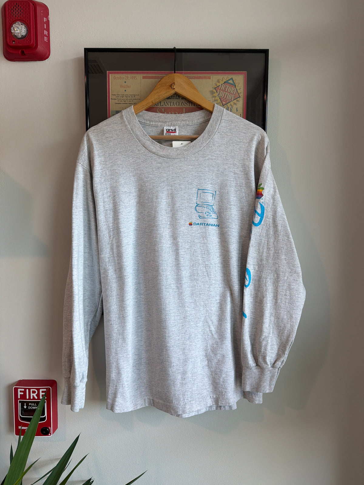 VINTAGE 1990S APPLE DARTANIAN LONG SLEEVE HIT SHIRT