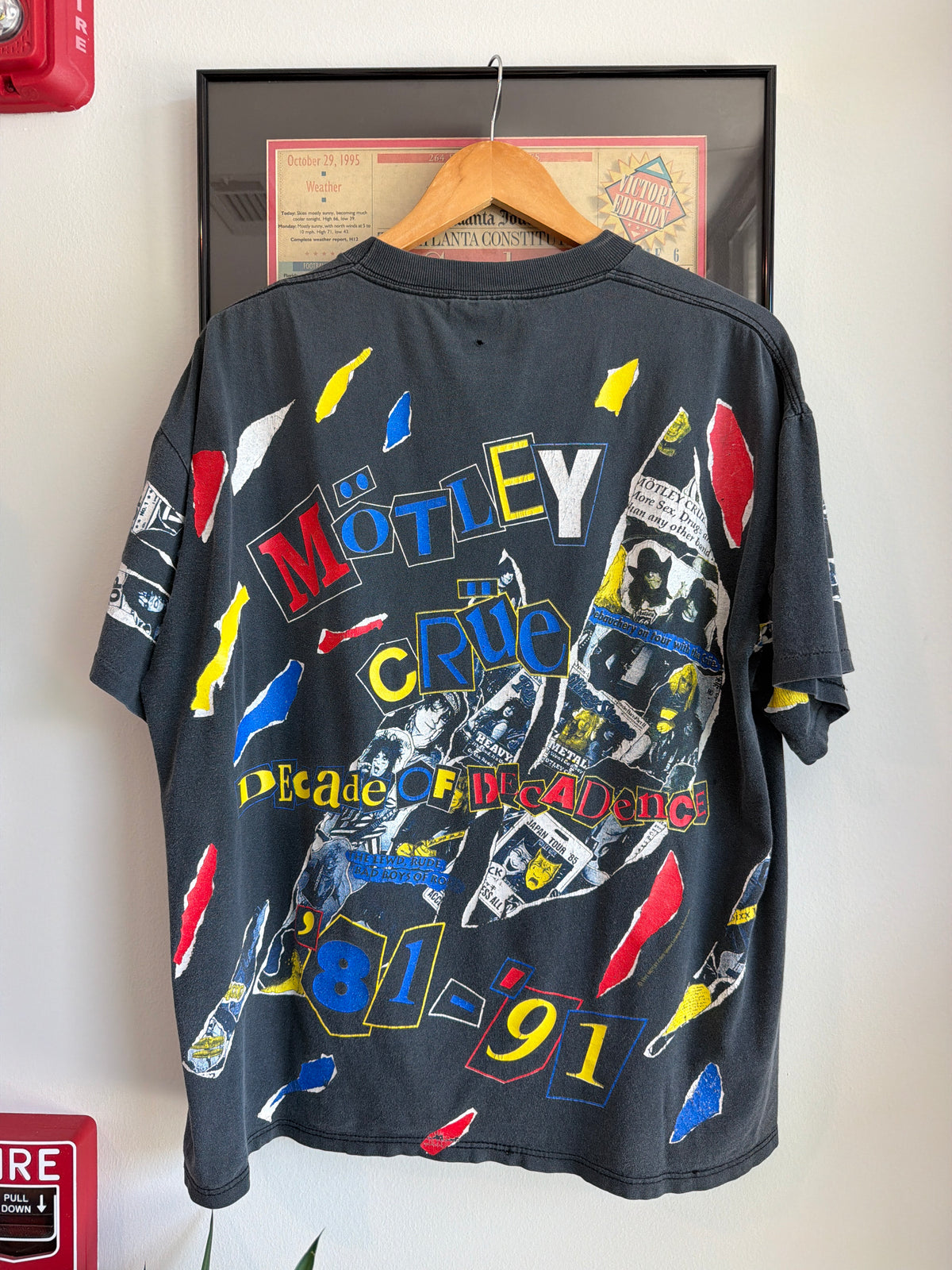 VINTAGE FADED DISTRESSED 1991 MOTLEY CRUE DECADE OF DECADENCE BAND SHIRT