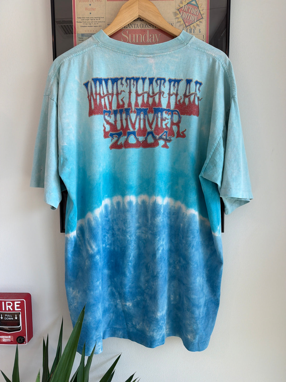 VINTAGE 2003 GRATEFUL DEAD WAVE THAT FLAG THE DEAD BAND SHIRT