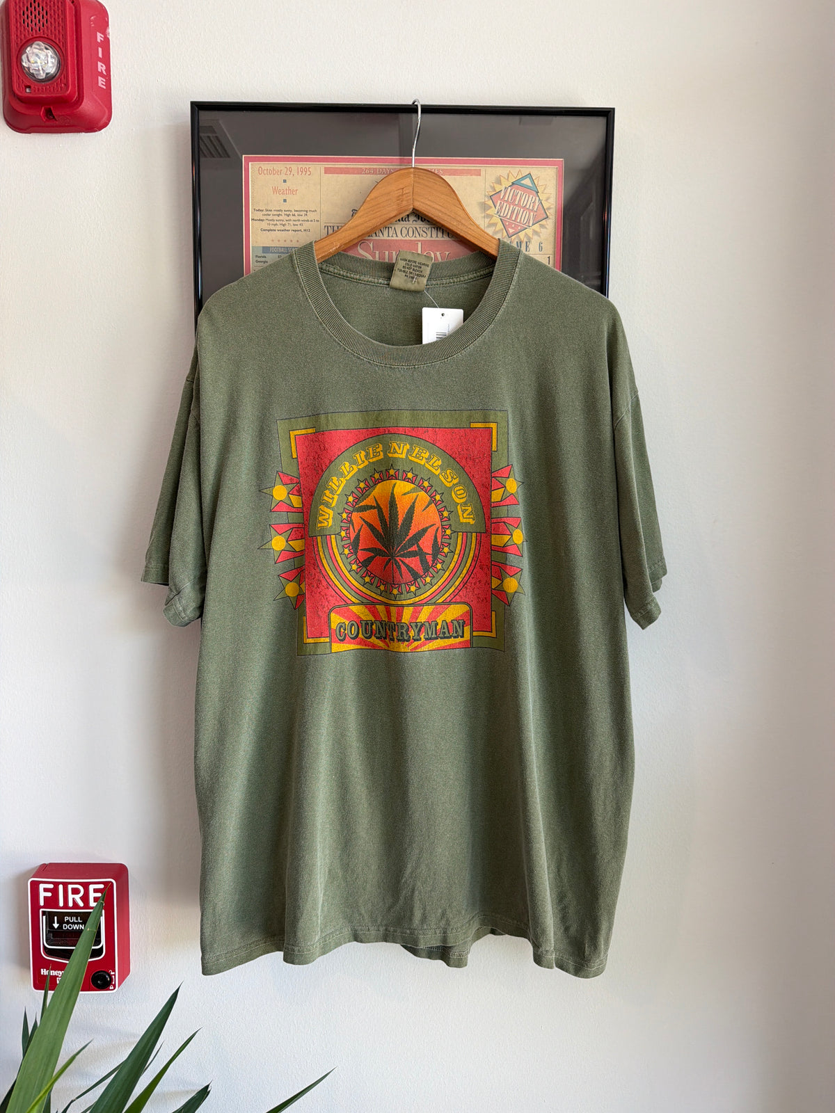 VINTAGE 1990S WILLIE NELSON WEED COUNTRYMAN BAND SHIRT