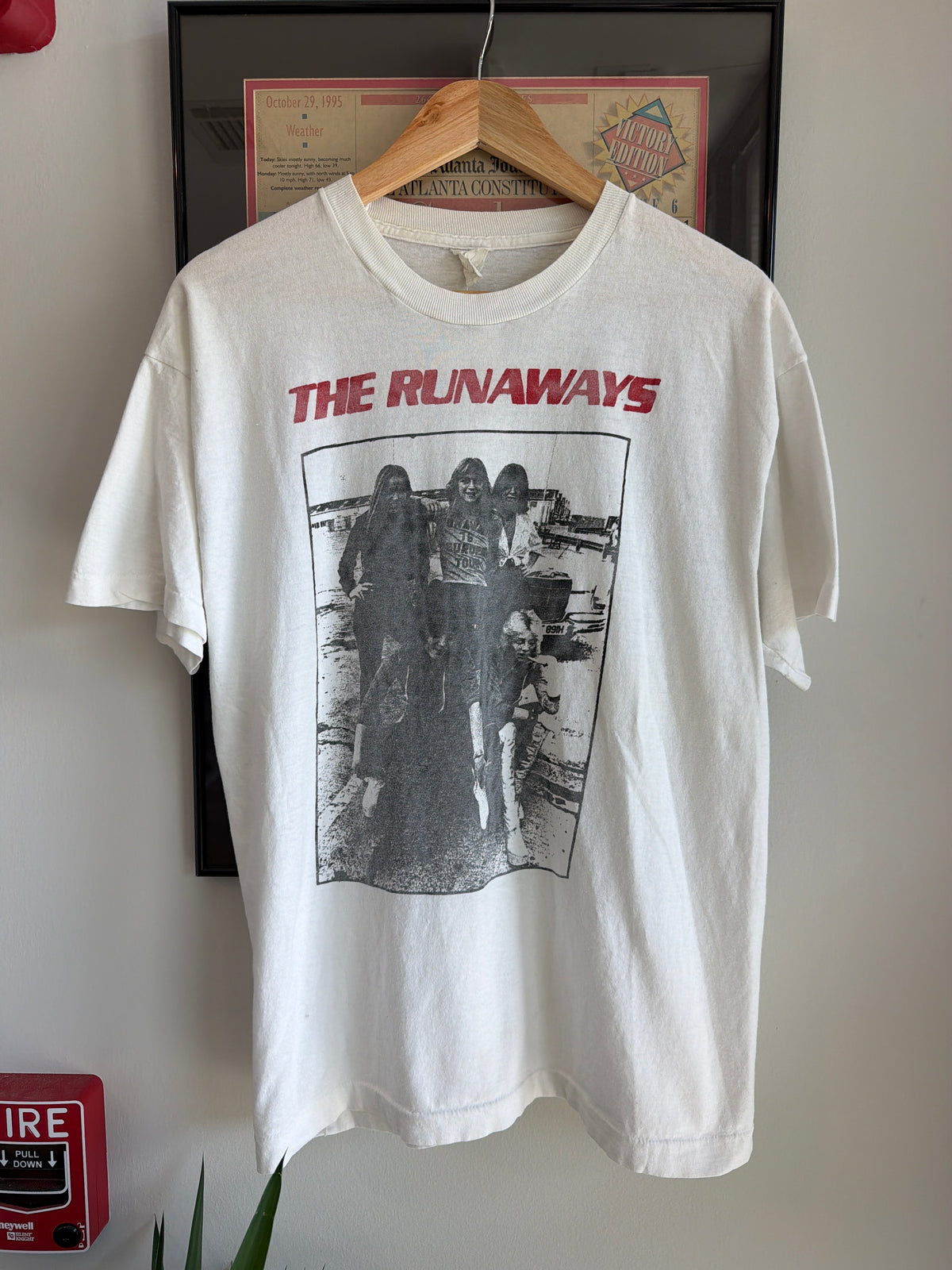 1990S THE RUNAWAYS BAND SHIRT