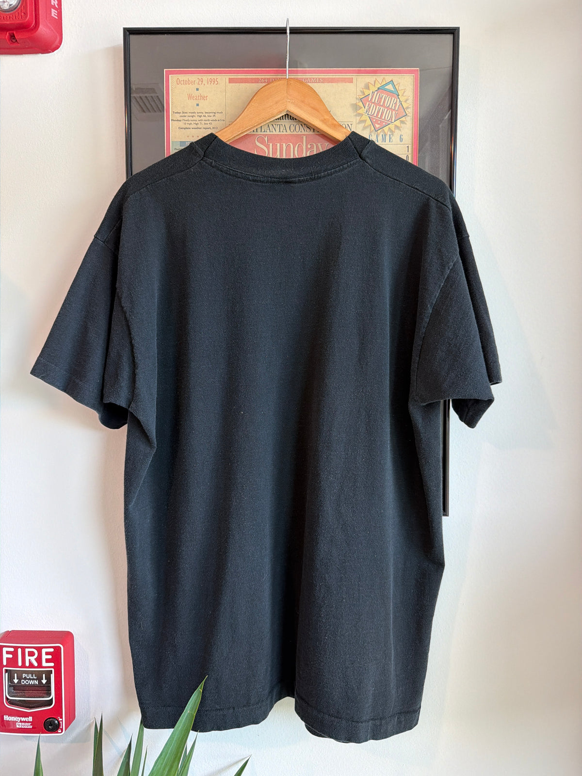 VINTAGE 1990S INDIANA JONES ADVENTURE TEMPLE OF THE FORIBIDDEN  EYE SHIRT