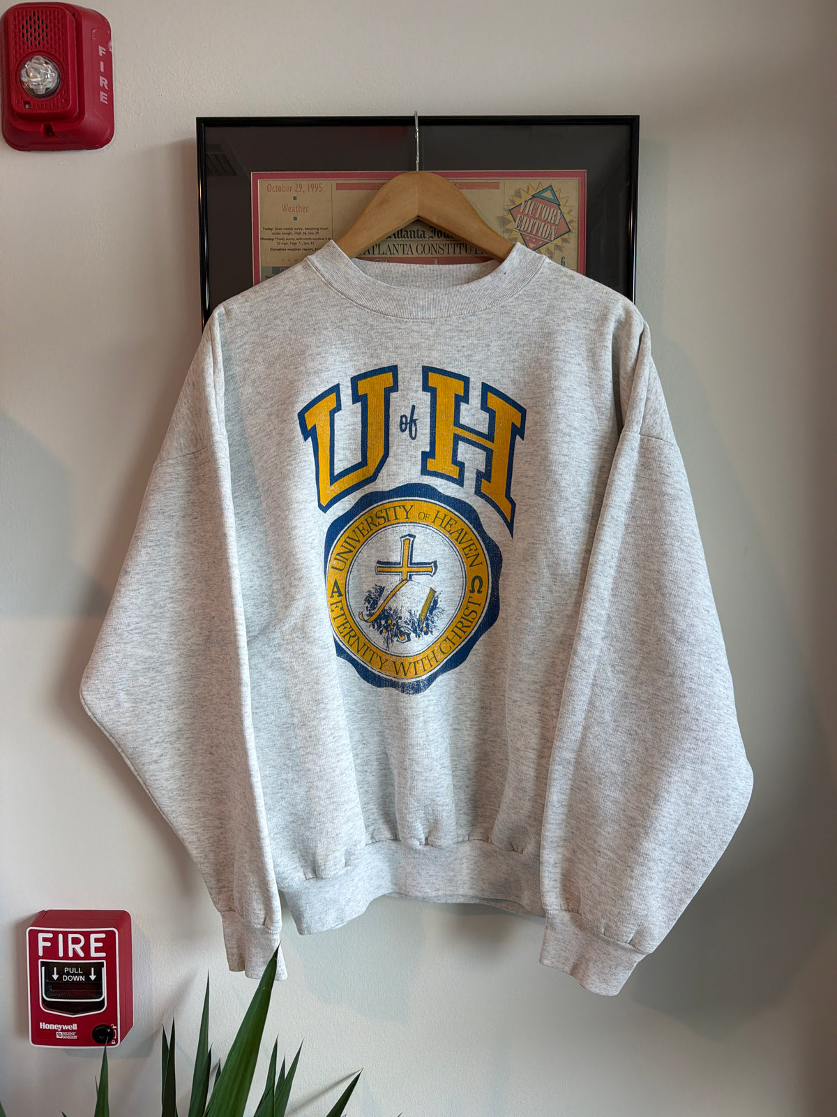VINTAGE 1990S UNIVERSITY OF HEAVEN SWEATSHIRT
