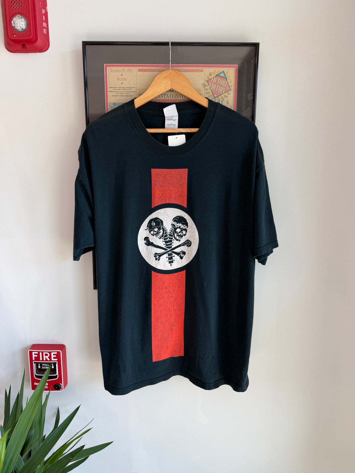 VINTAGE 2000S MUDVAYNE BAND SHIRT