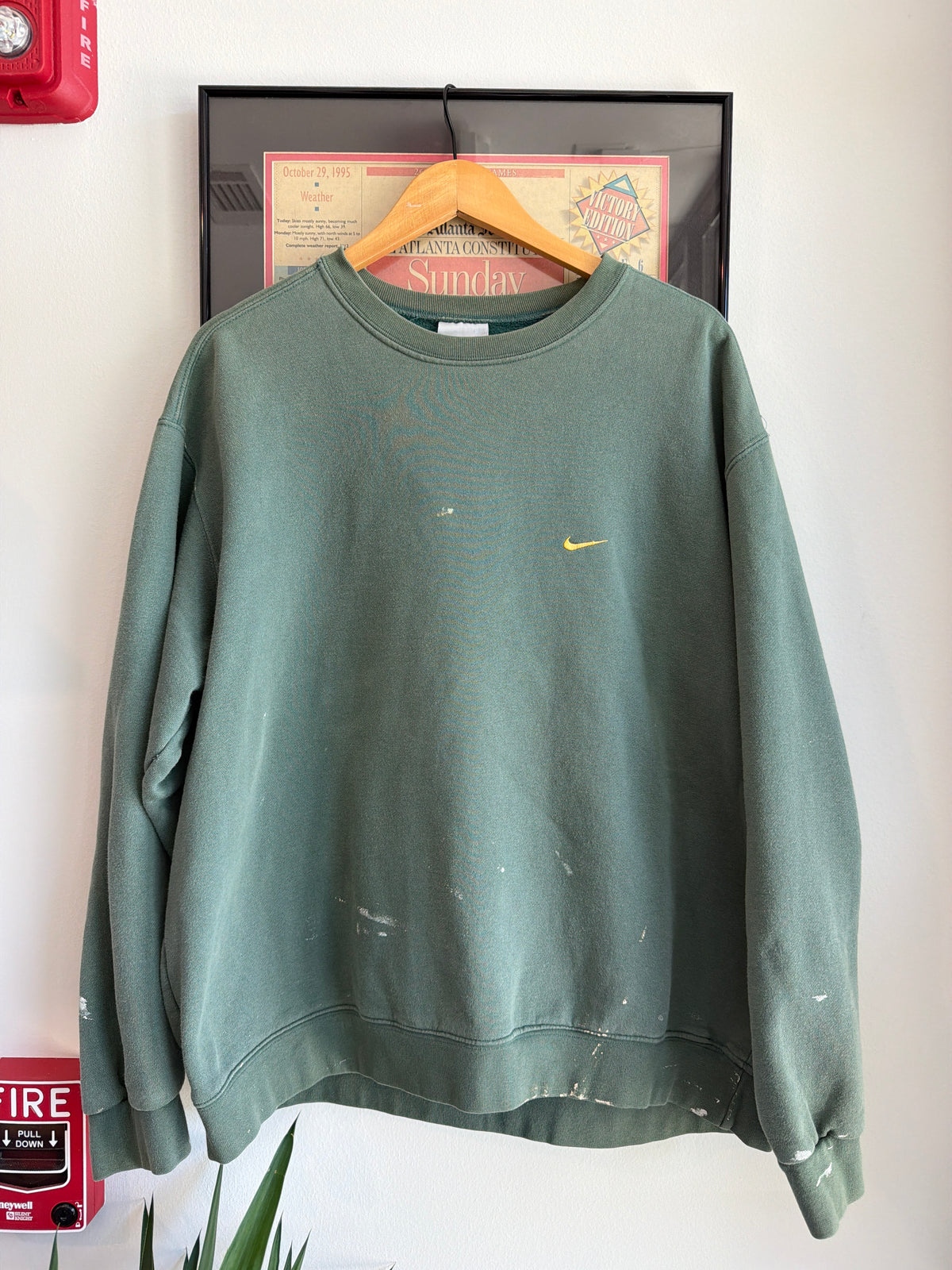 VINTAGE FADED 1990S NIKE SAGE GREEN SWEATSHIRT