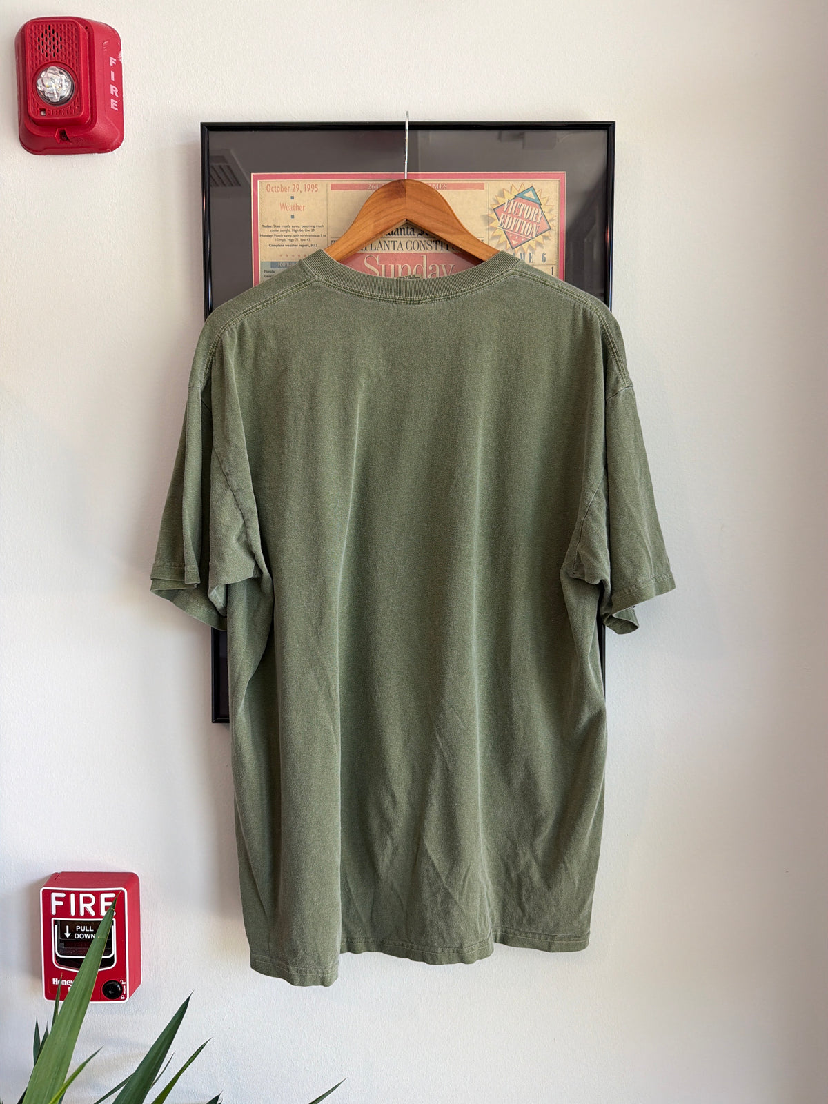 VINTAGE 1990S WILLIE NELSON WEED COUNTRYMAN BAND SHIRT