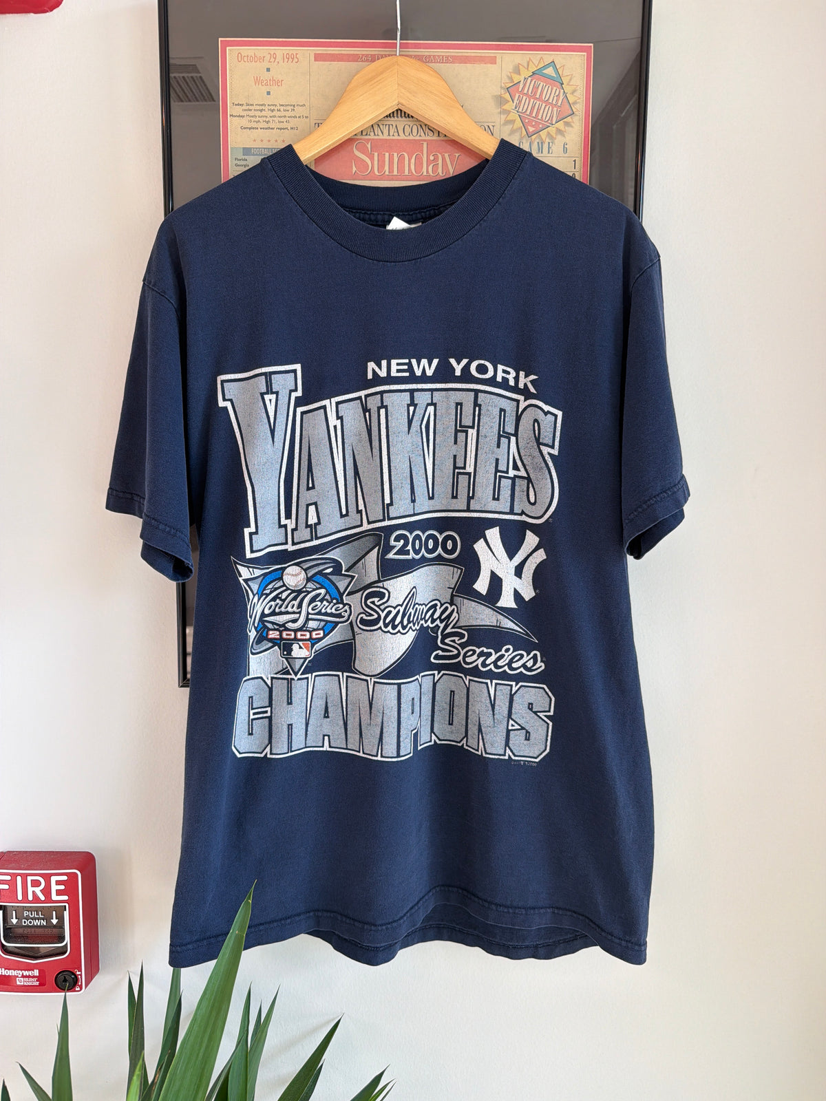 VINTAGE 2000 NEW YORK YANKEES WORLD SERIES CHAMPIONS SHIRT
