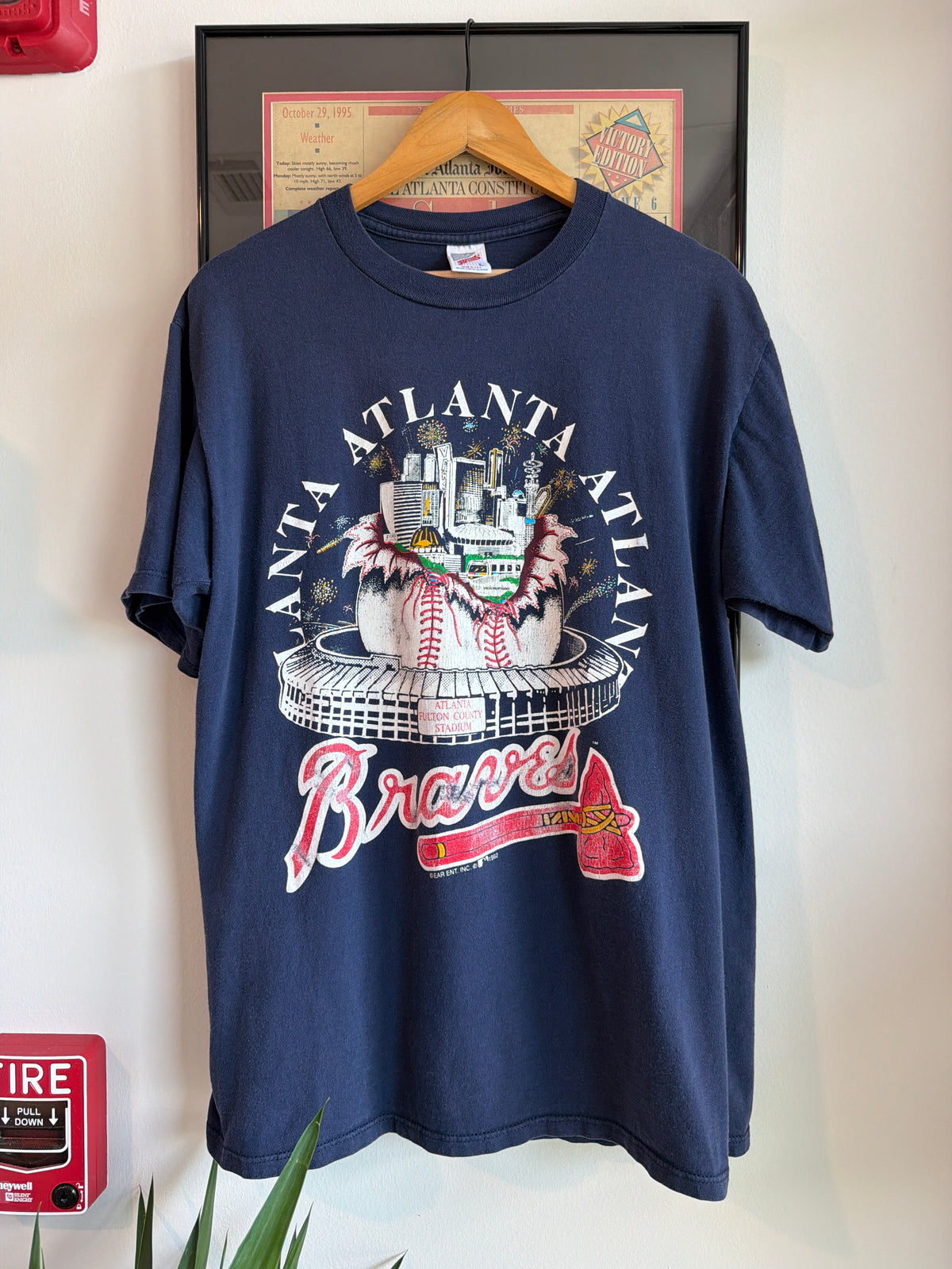 VINTAGE FADED DISTRESSED 1992 ATLANTA BRAVES FULTON COUNTY STADIUM SHIRT
