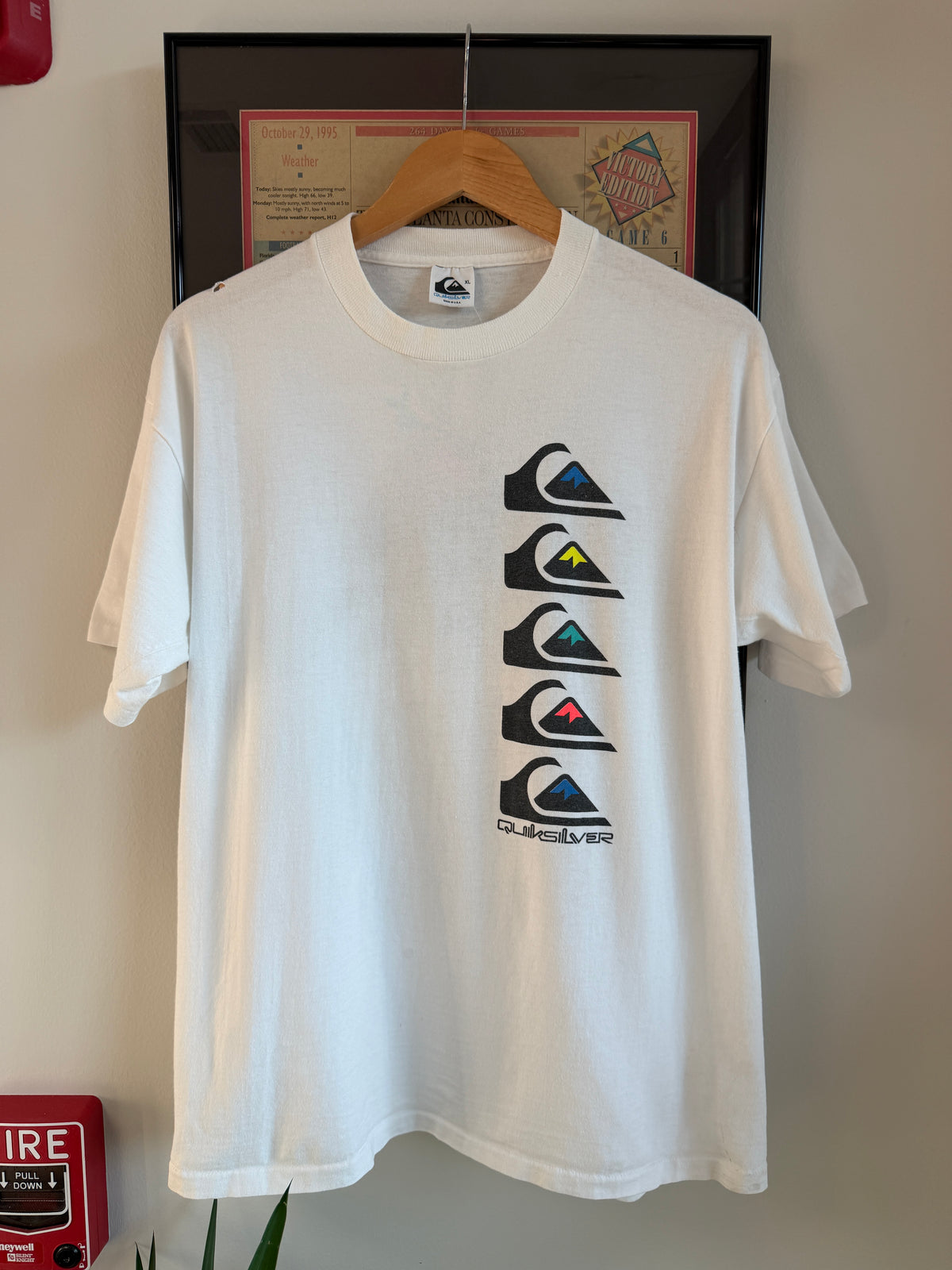 VINTAGE 1990S QUIKSILVER LOGO SHIRT