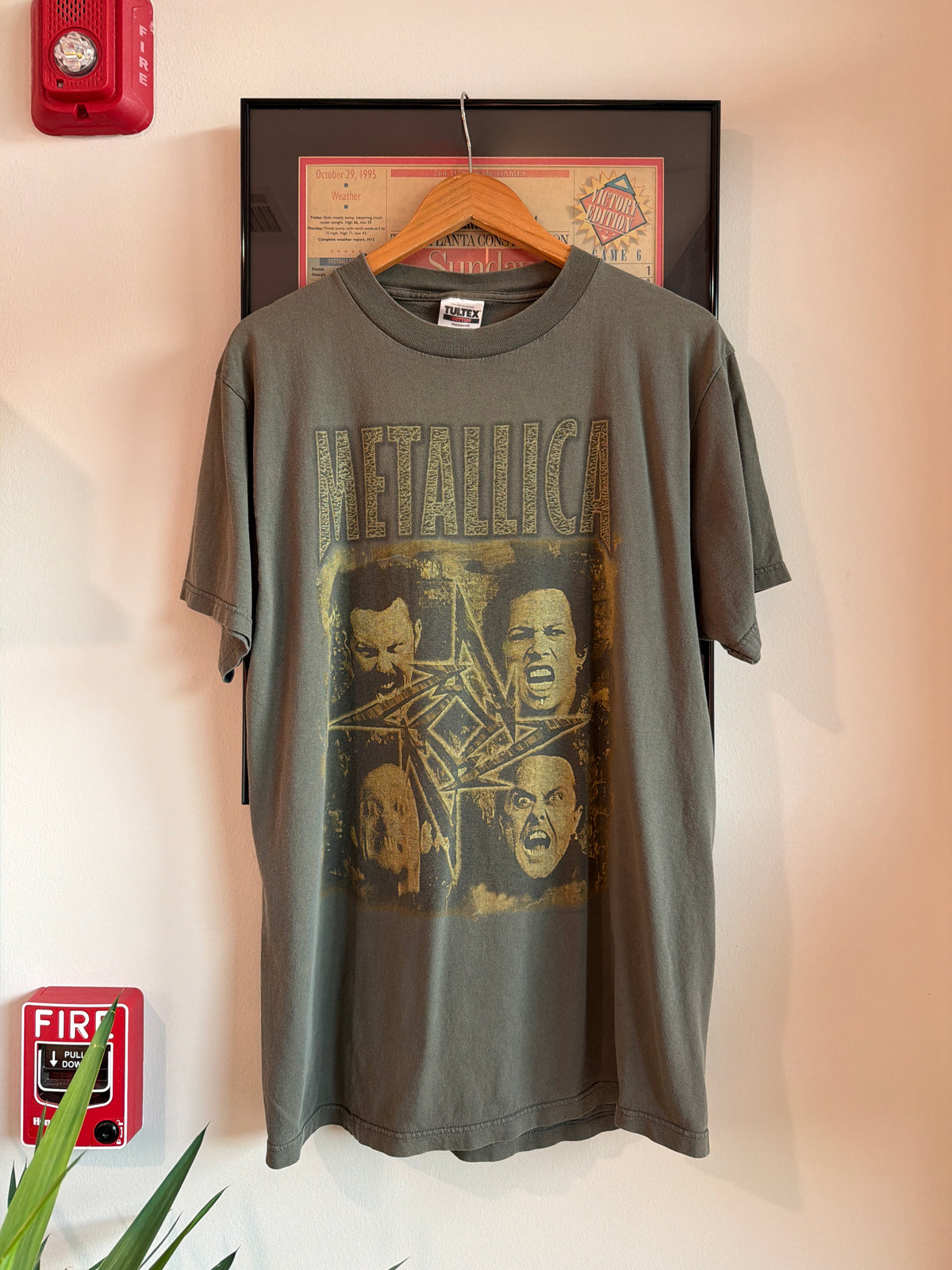 VINTAGE 1990S METALLICA POOR TOURING BAND SHIRT