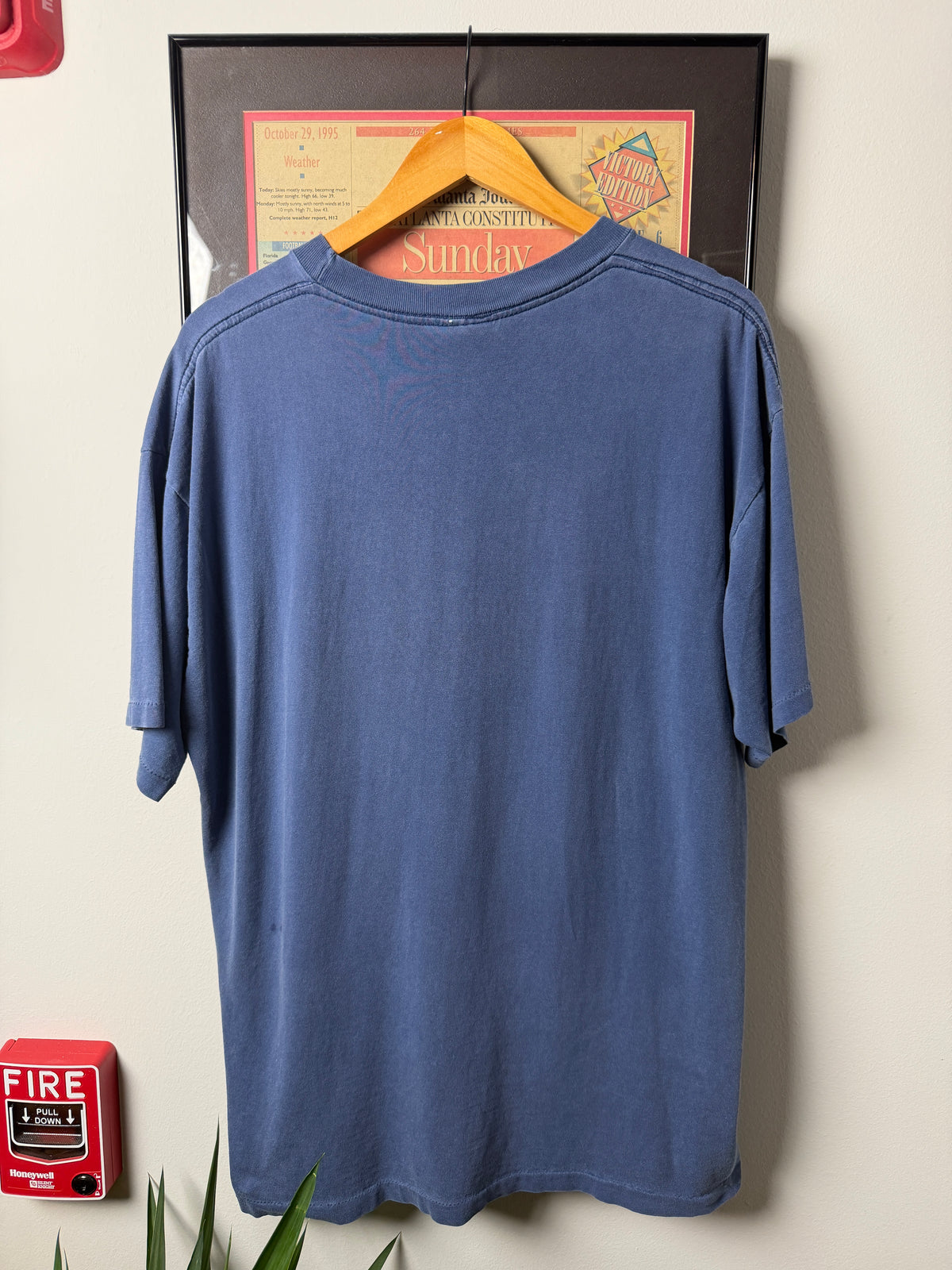 VINTAGE FADED 1997 CHIPPER JONES ATLANTA BRAVES SHIRT
