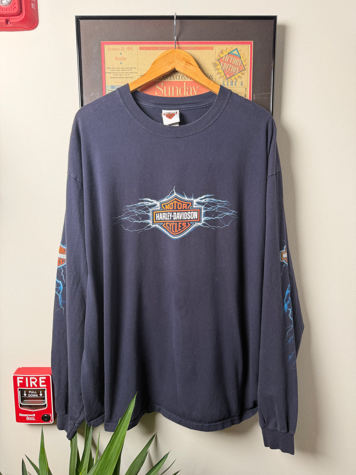 VINTAGE 2006 HARLEY DAVIDSON LIGHTNING LONG SLEEVE HIT SHIRT