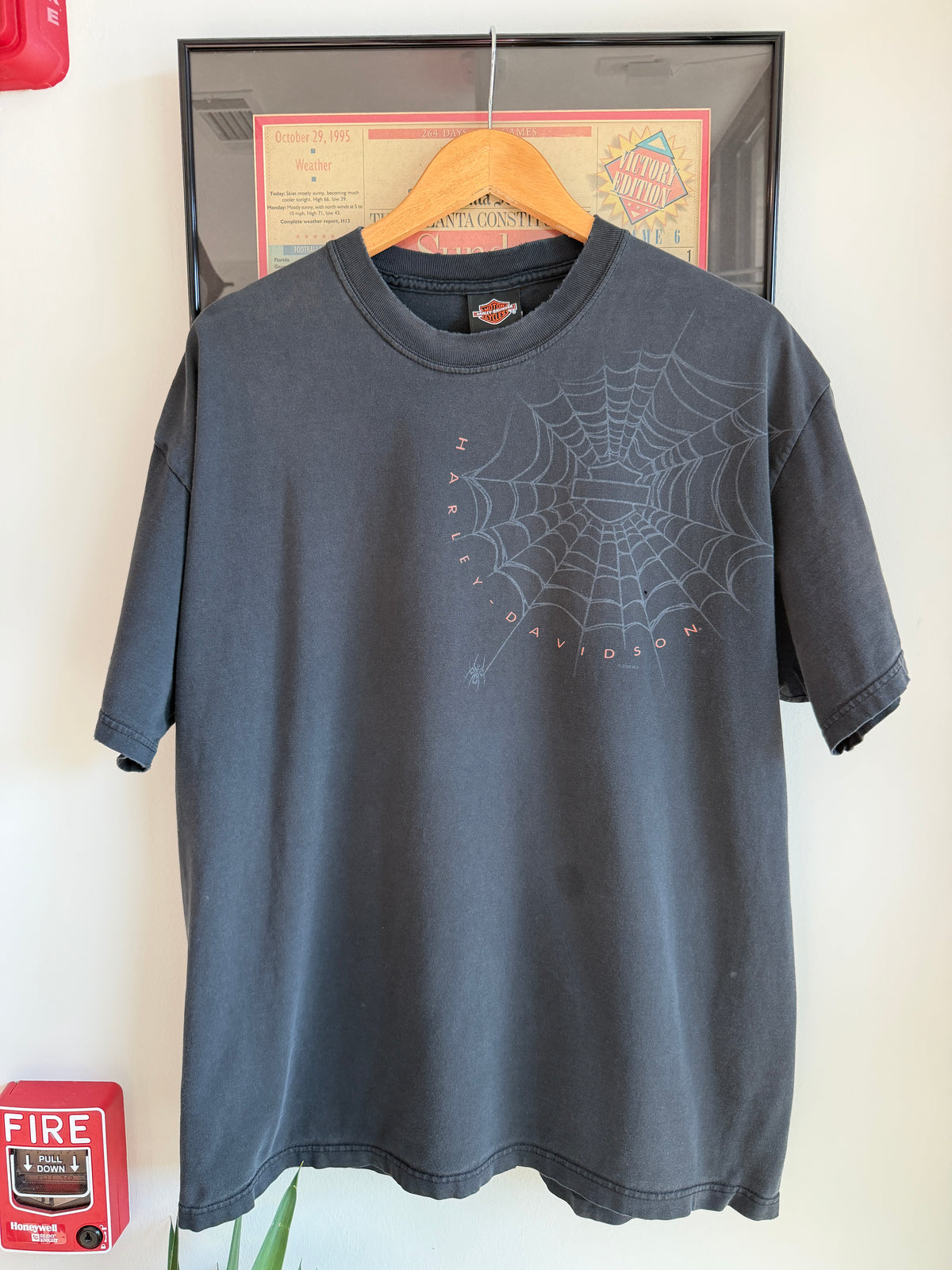 VINTAGE FADED DISTRESSED 2003 HARLEY DAVIDSON SPIDER WEB SHIRT