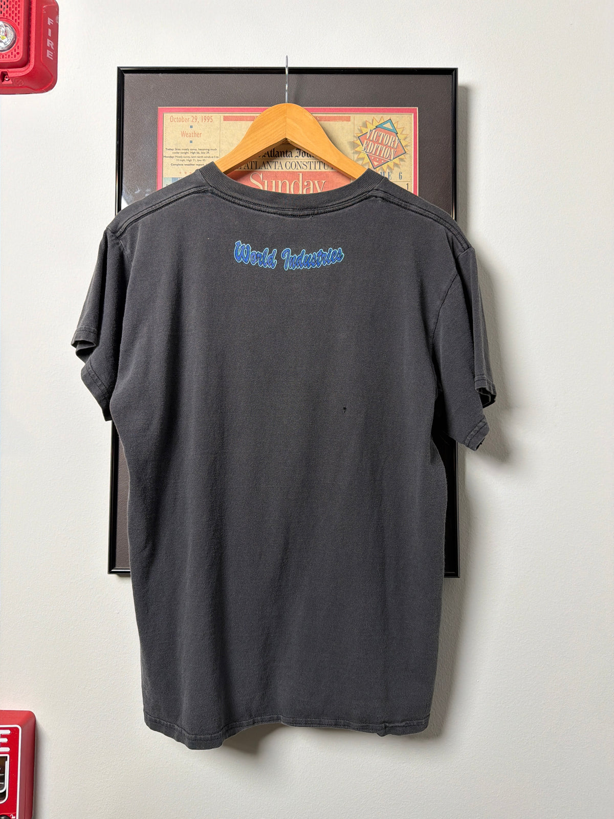 VINTAGE 2000S WORLD INDSUTRIES WET WILLY SKATE SHIRT