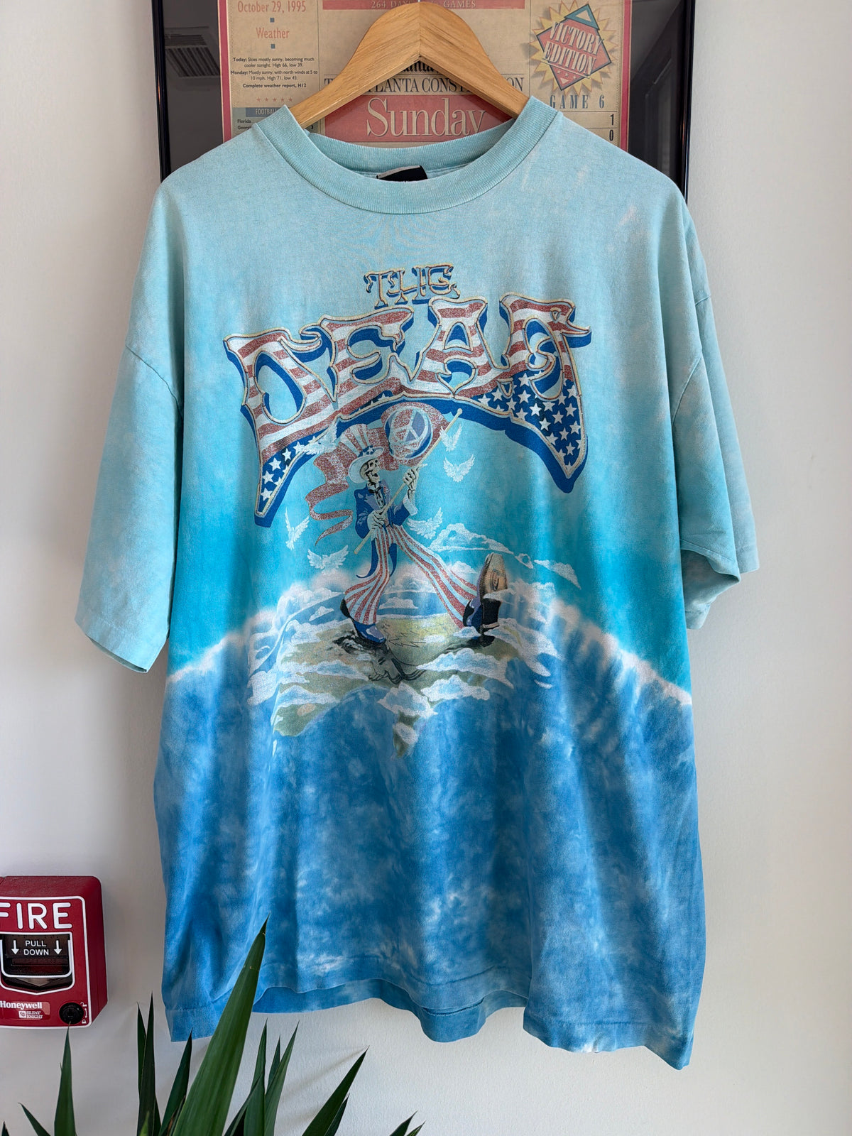 VINTAGE 2003 GRATEFUL DEAD WAVE THAT FLAG THE DEAD BAND SHIRT