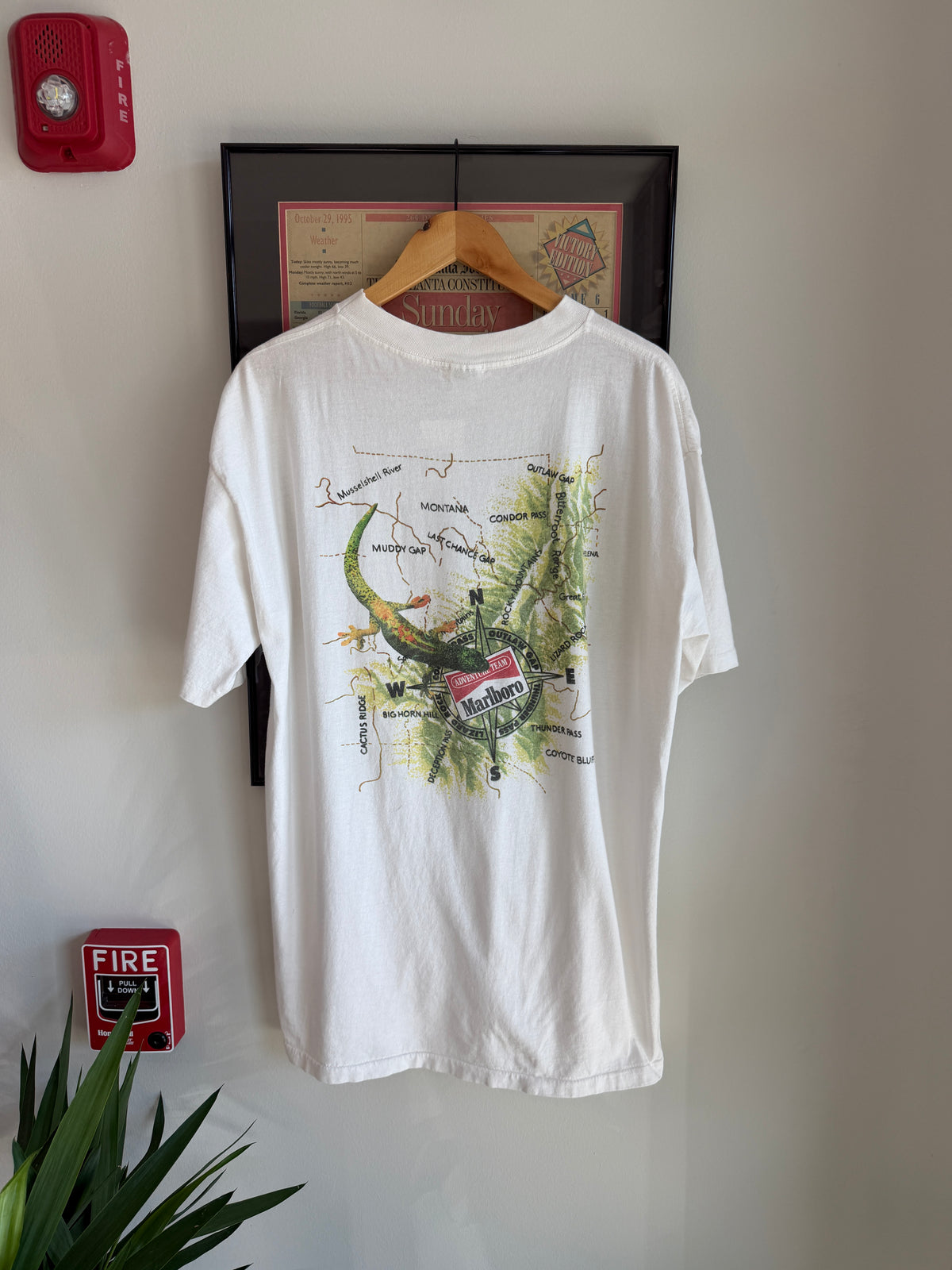 VINTAGE 1990S MARLBORO ADVENTURE TEAM SHIRT