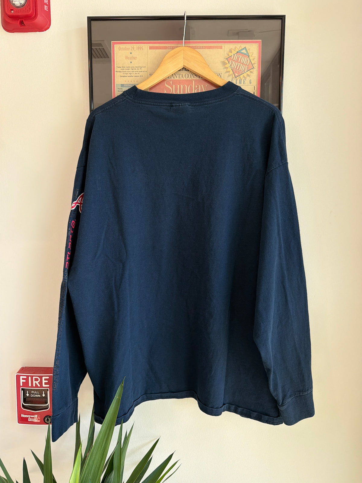 VINTAGE 2000S NIKE ATLANTA BRAVES LONG SLEEVE SHIRT