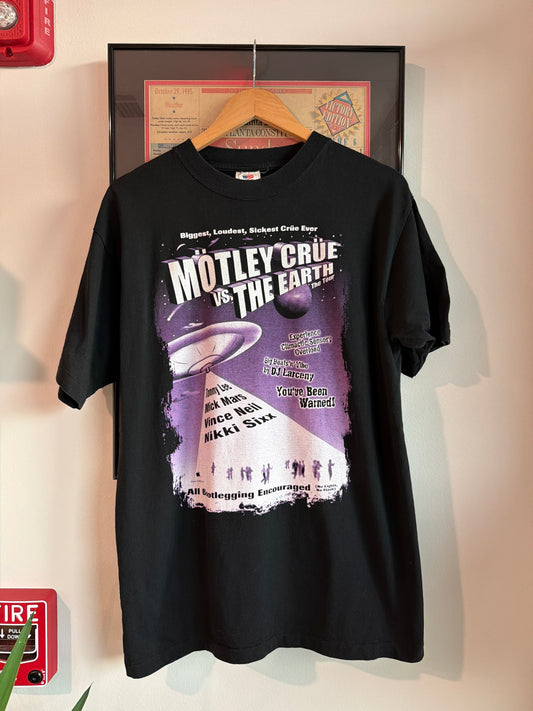VINTAGE 1990S MOTLEY CRUE VS THE EARTH SHIRT