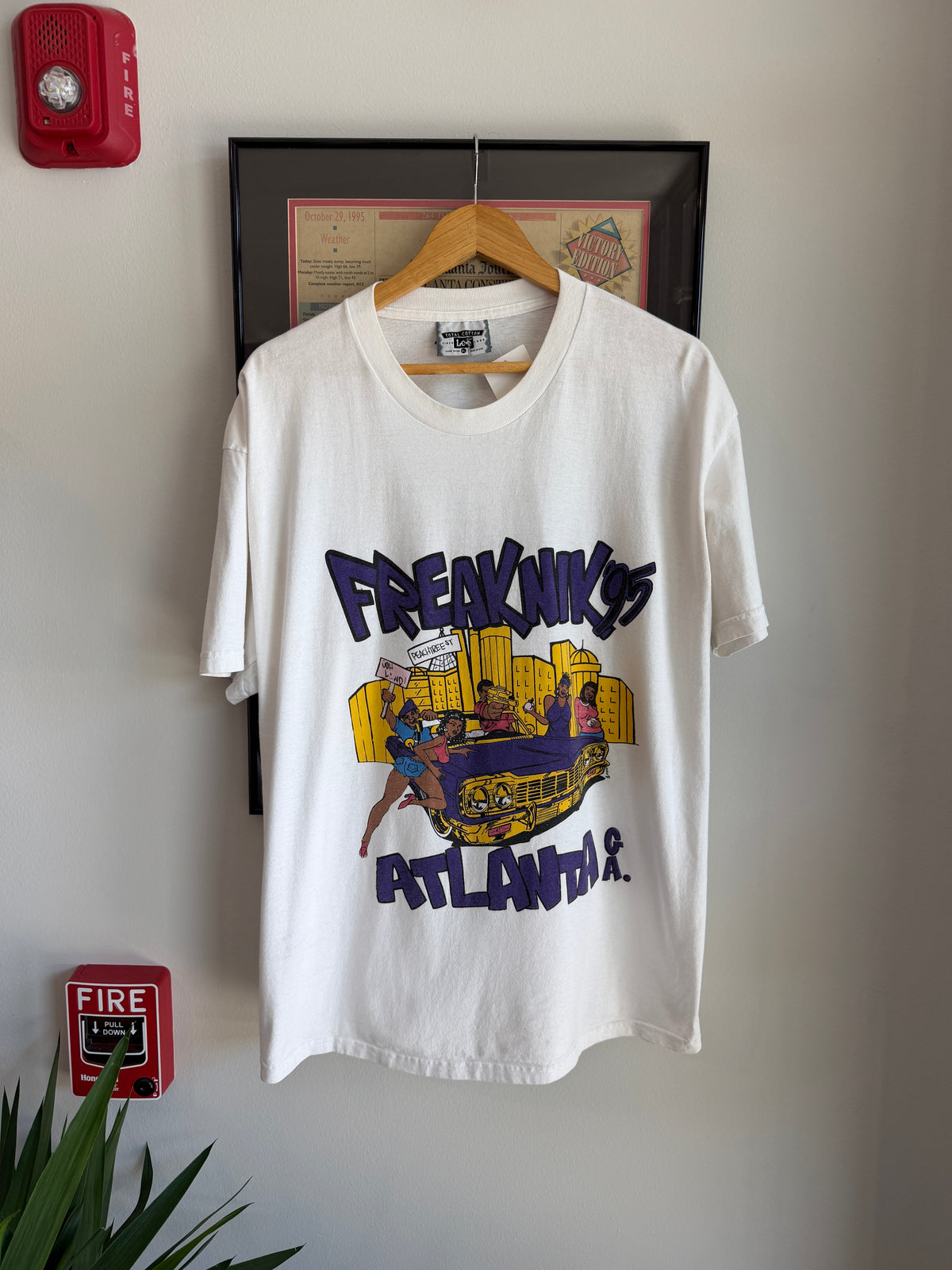 VINTAGE 1995 FREAKNIC ATLANTA SWEET GEORGIA PEACHES SHIRT