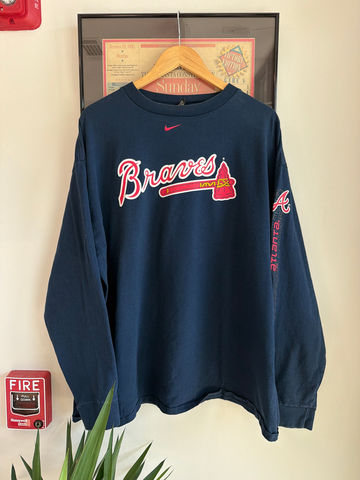 VINTAGE 2000S NIKE ATLANTA BRAVES LONG SLEEVE SHIRT