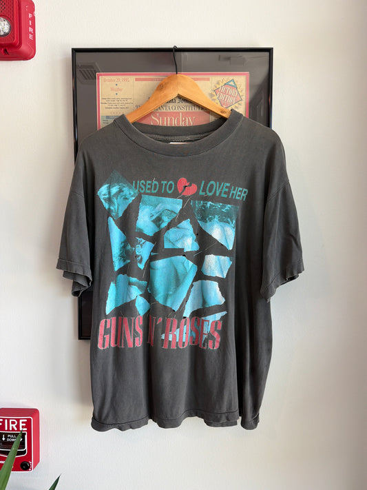 VINTAGE FADED DISTRESSED 1990S GUNS N ROSES USED TO LOVE HER BAND SHIRT