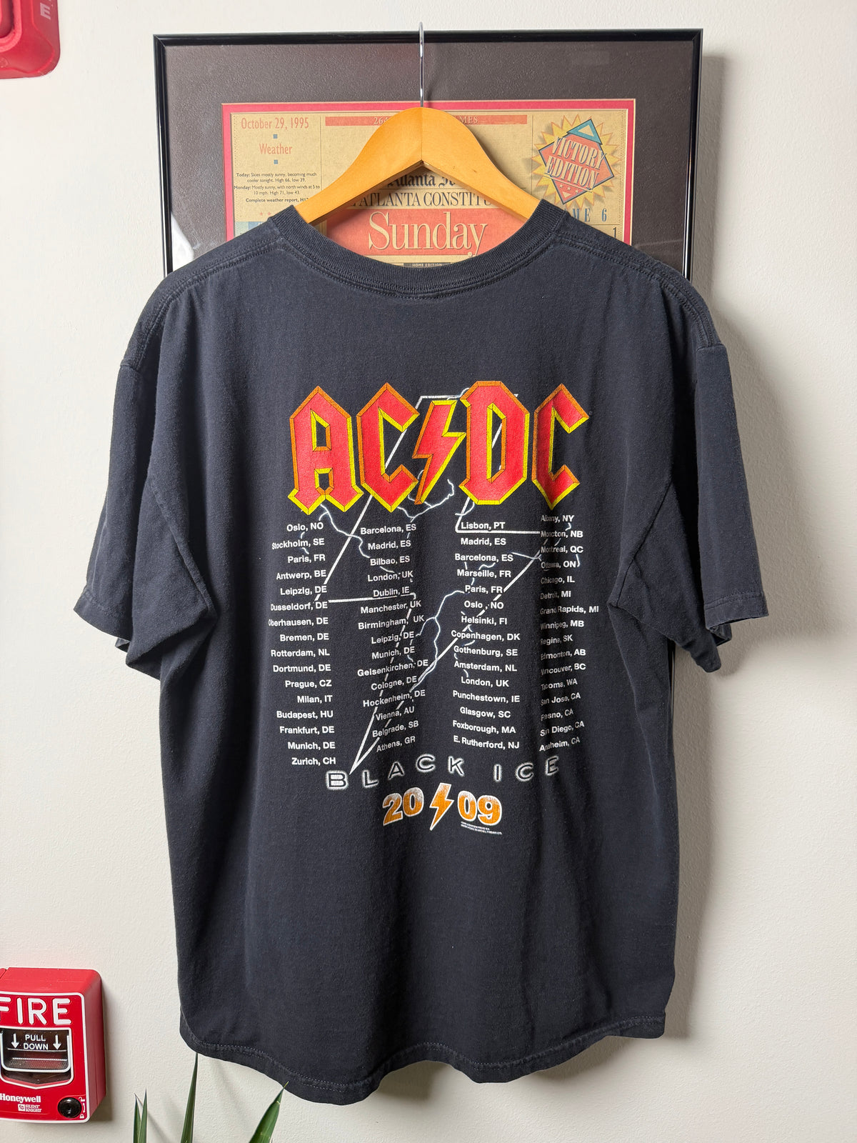 2009 AC/DC WORLD TOUR BAND SHIRT