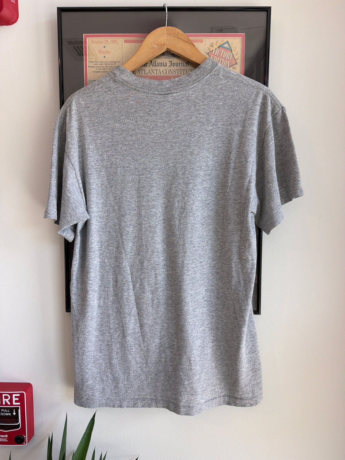 VINTAGE 1990S NIKE CHICAGO BULLS MICHAEL JORDAN WORLD CHAMPIONS SHIRT