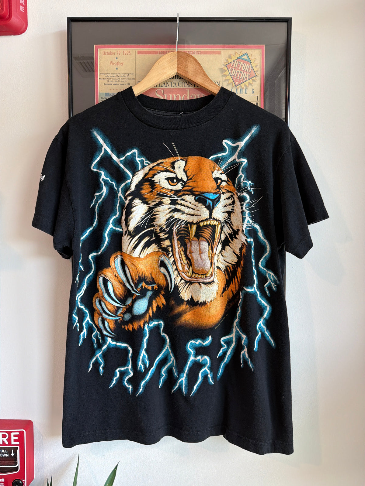 VINTAGE 1990S TIGER AMERICAN THUNDER LIGHTNING SHIRT