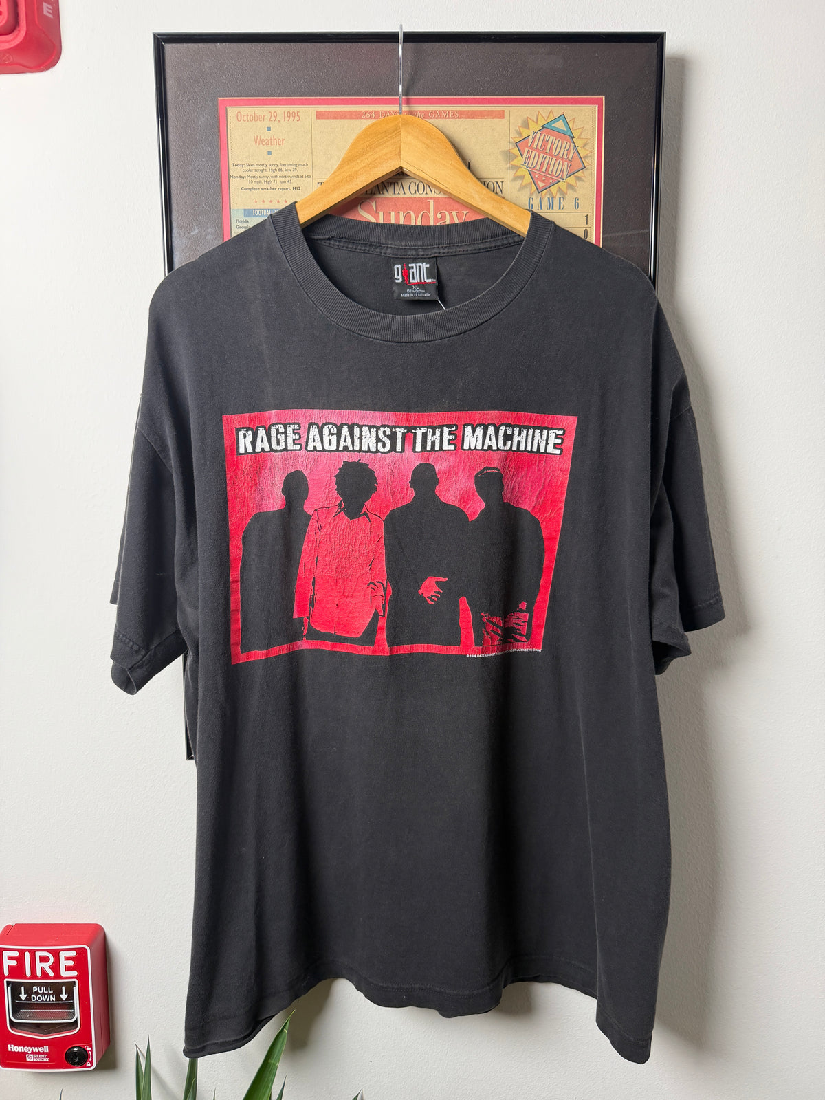 VINTAGE 1999 RAGE AGAINST THE MACHINE BAND SHIRT