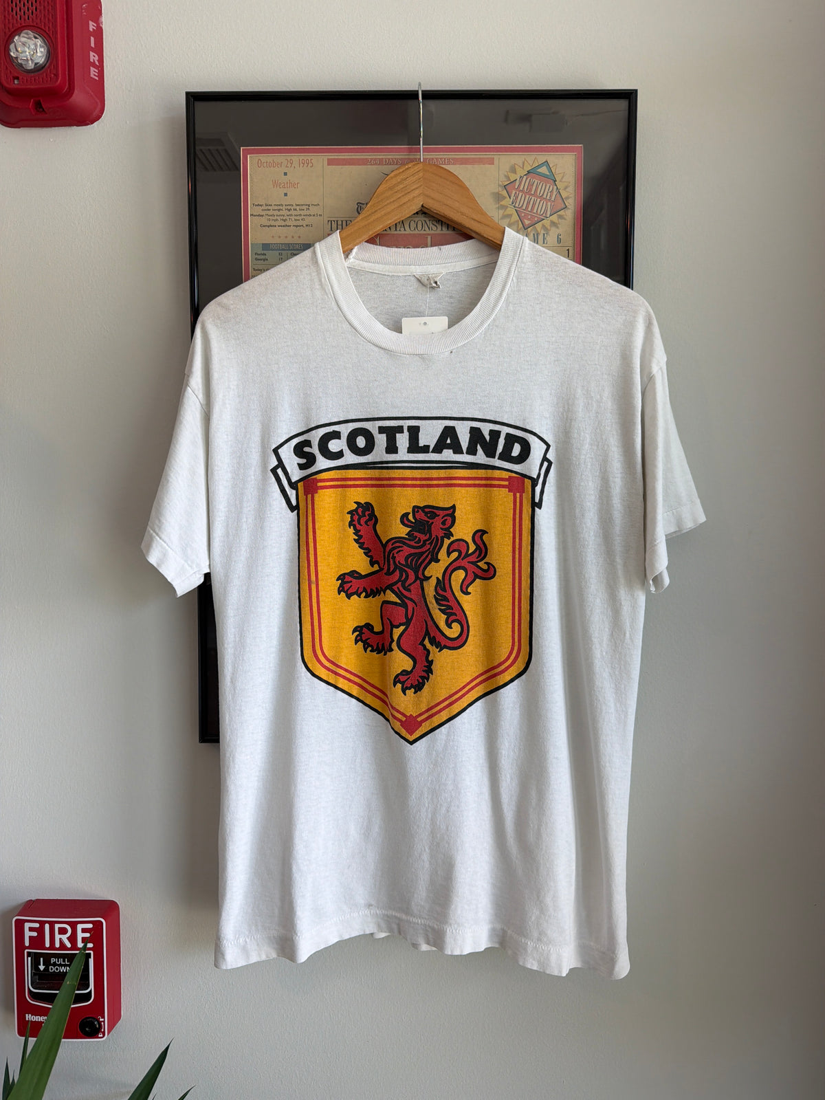VINTAGE 1990S SCOTLAND SHIELD LOGO SHIRT