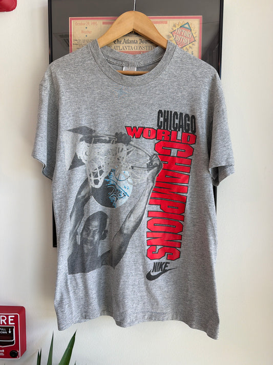 VINTAGE 1990S NIKE CHICAGO BULLS MICHAEL JORDAN WORLD CHAMPIONS SHIRT